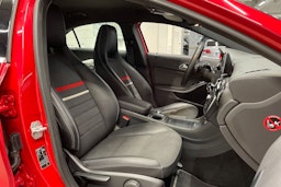 punainen Mercedes-Benz A 2013 kuva 22.