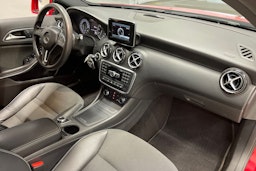 punainen Mercedes-Benz A 2013 kuva 23.