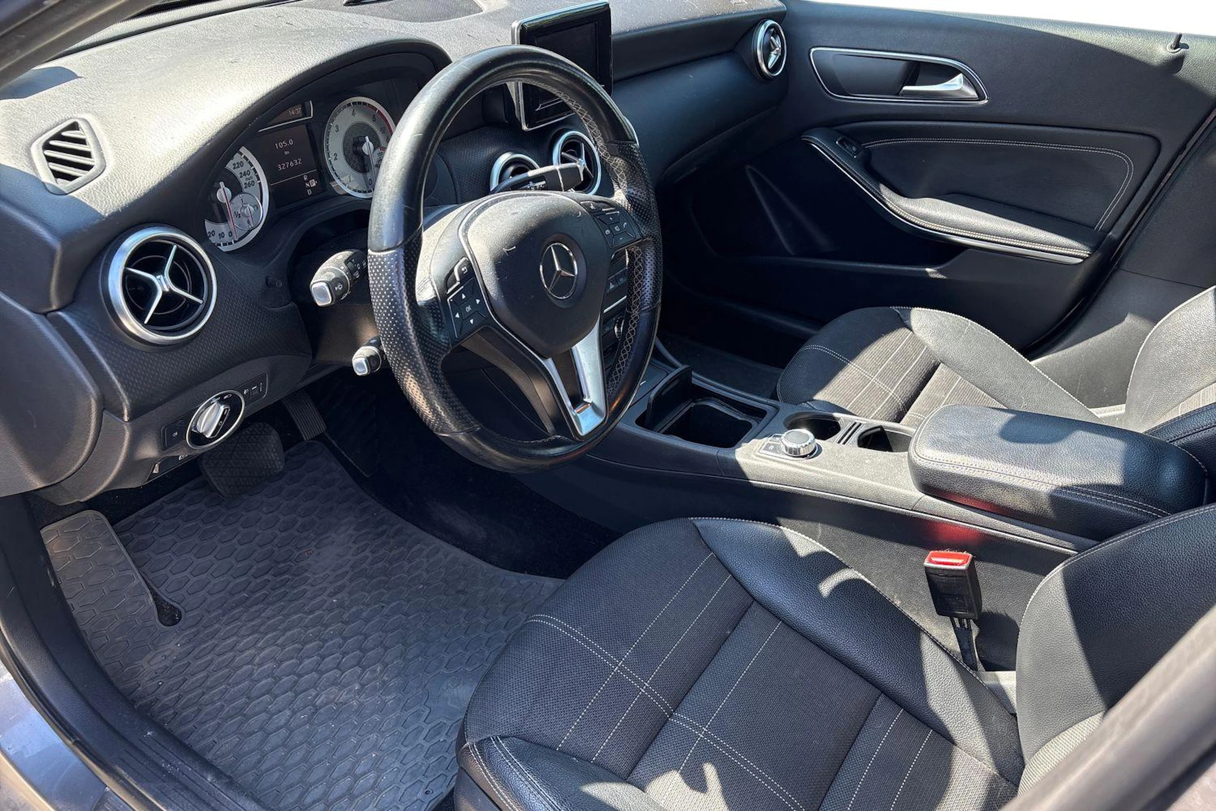 harmaa Mercedes-Benz A 2013 kuva 3.