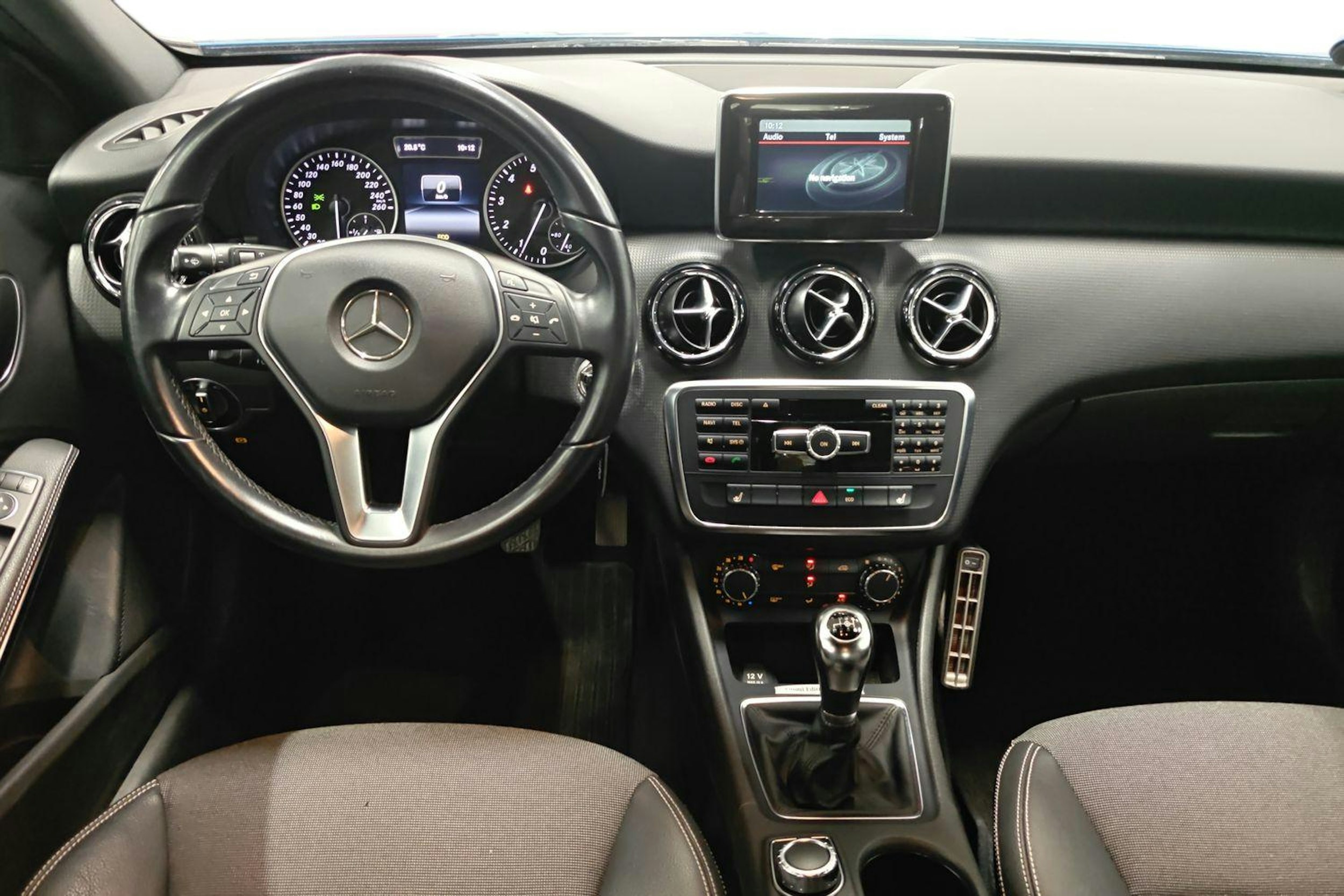 sininen Mercedes-Benz A 2013 kuva 9.