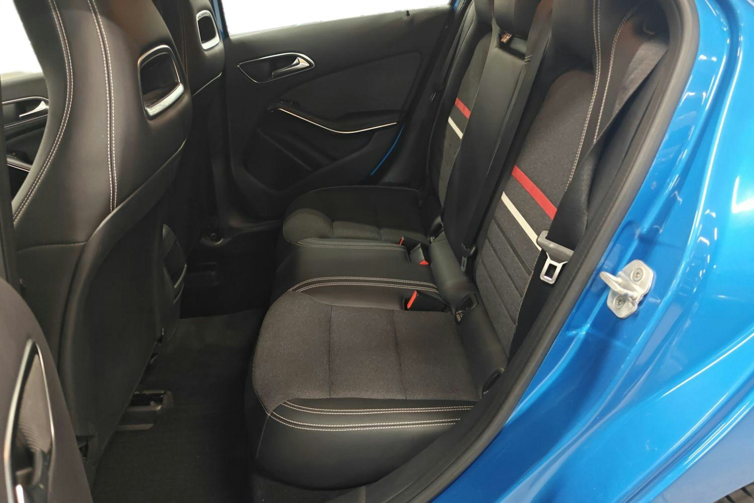 sininen Mercedes-Benz A 2013 kuva 10.