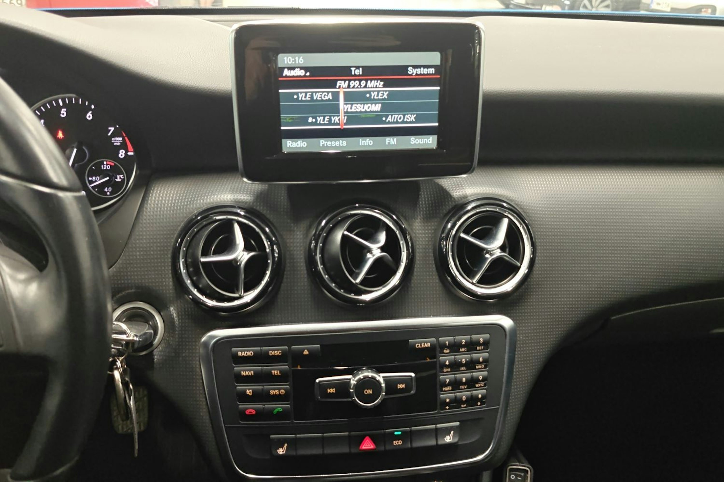 sininen Mercedes-Benz A 2013 kuva 17.