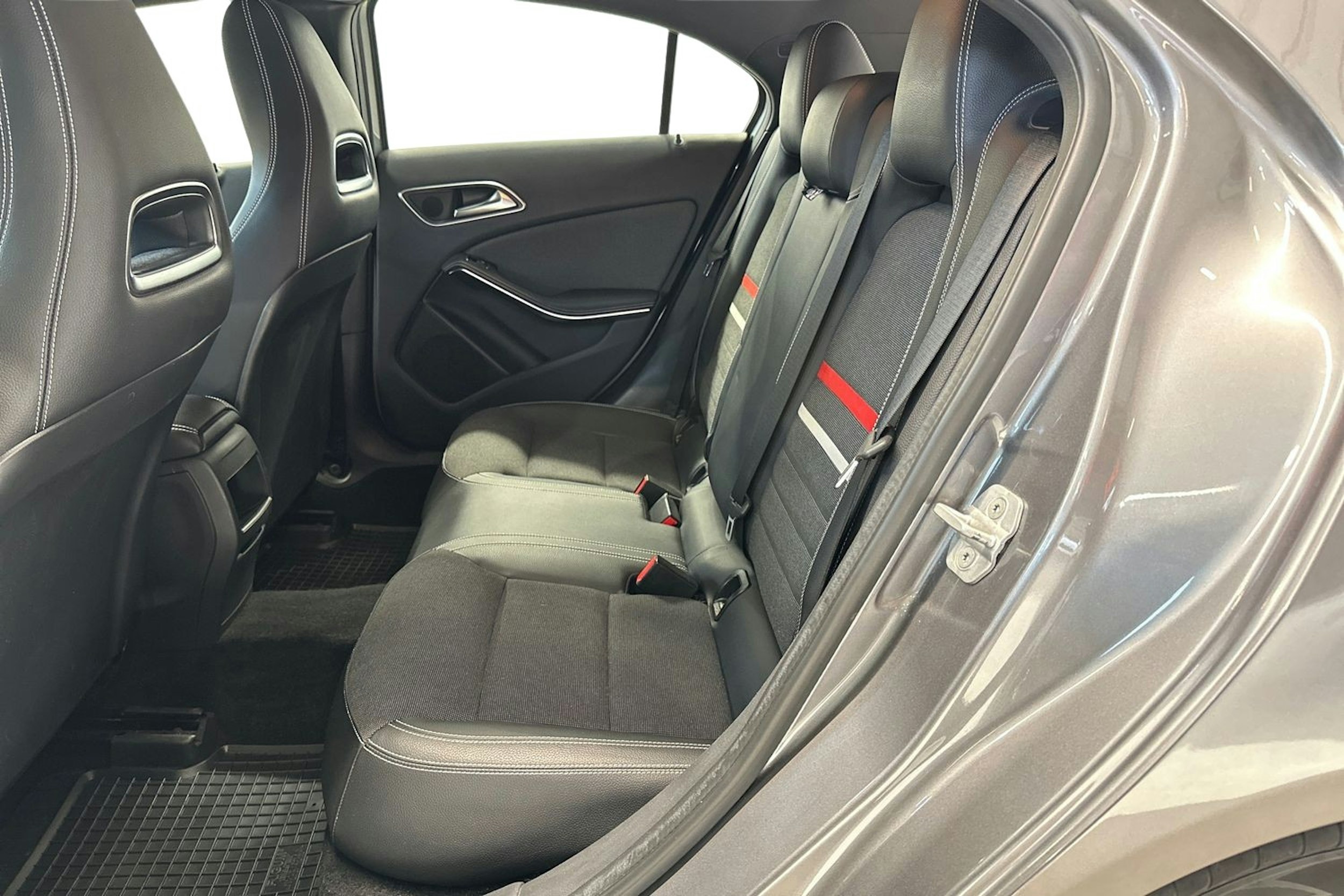 harmaa Mercedes-Benz A 2013 kuva 10.