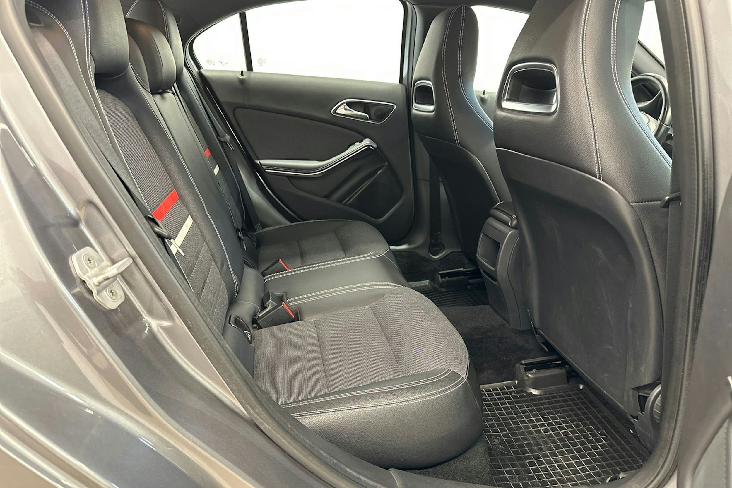 harmaa Mercedes-Benz A 2013 kuva 22.