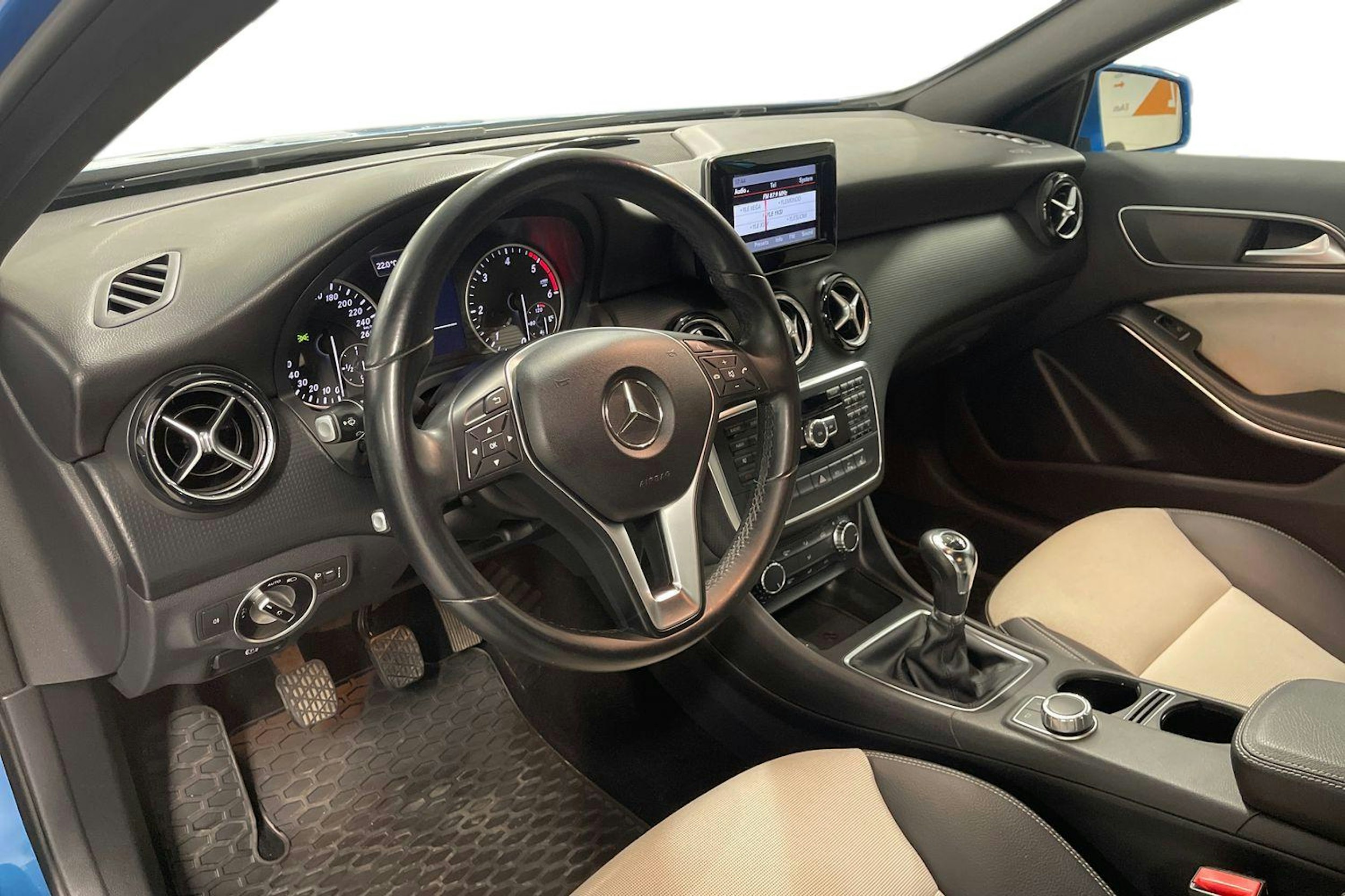 sininen Mercedes-Benz A 2013 kuva 7.