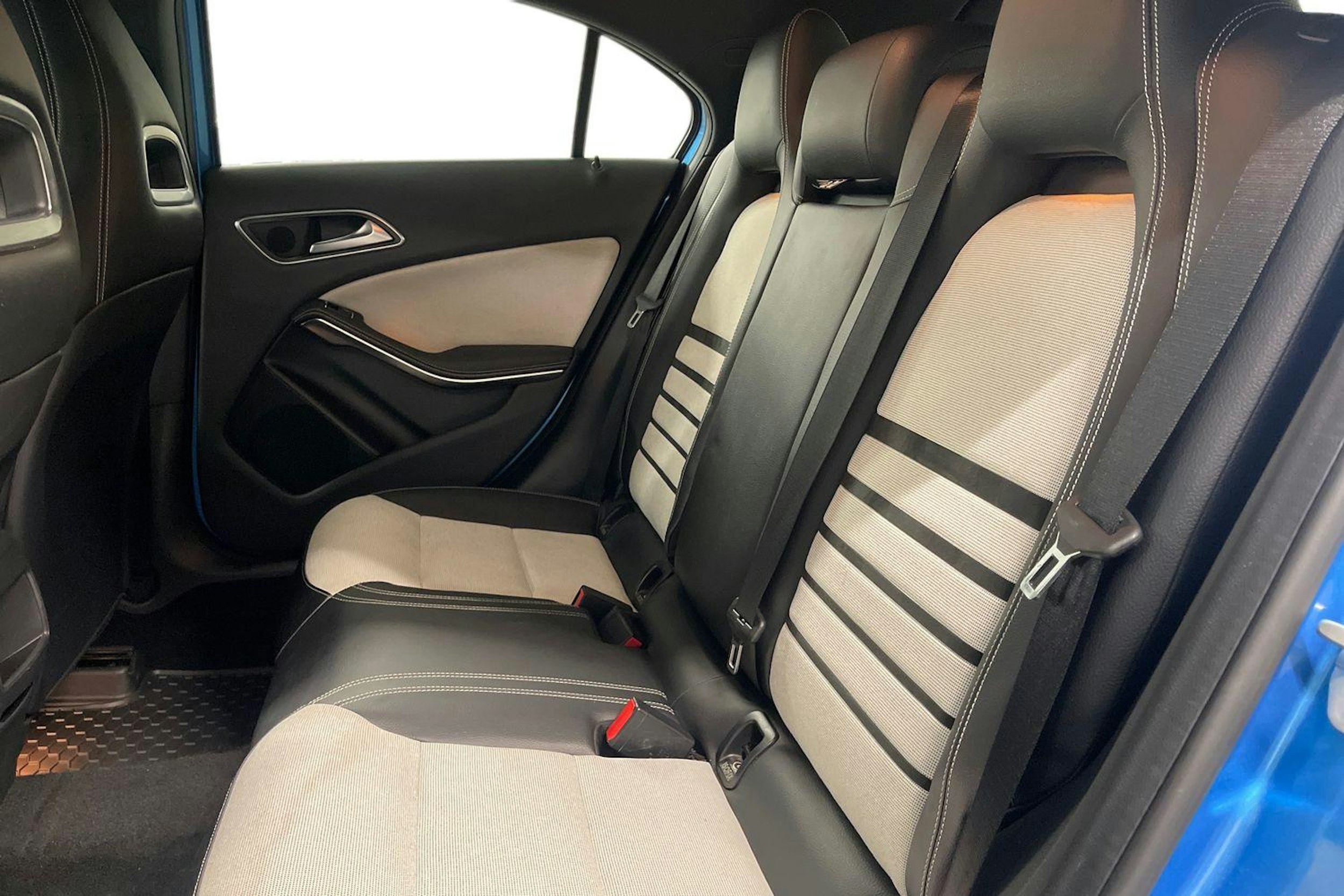 sininen Mercedes-Benz A 2013 kuva 10.