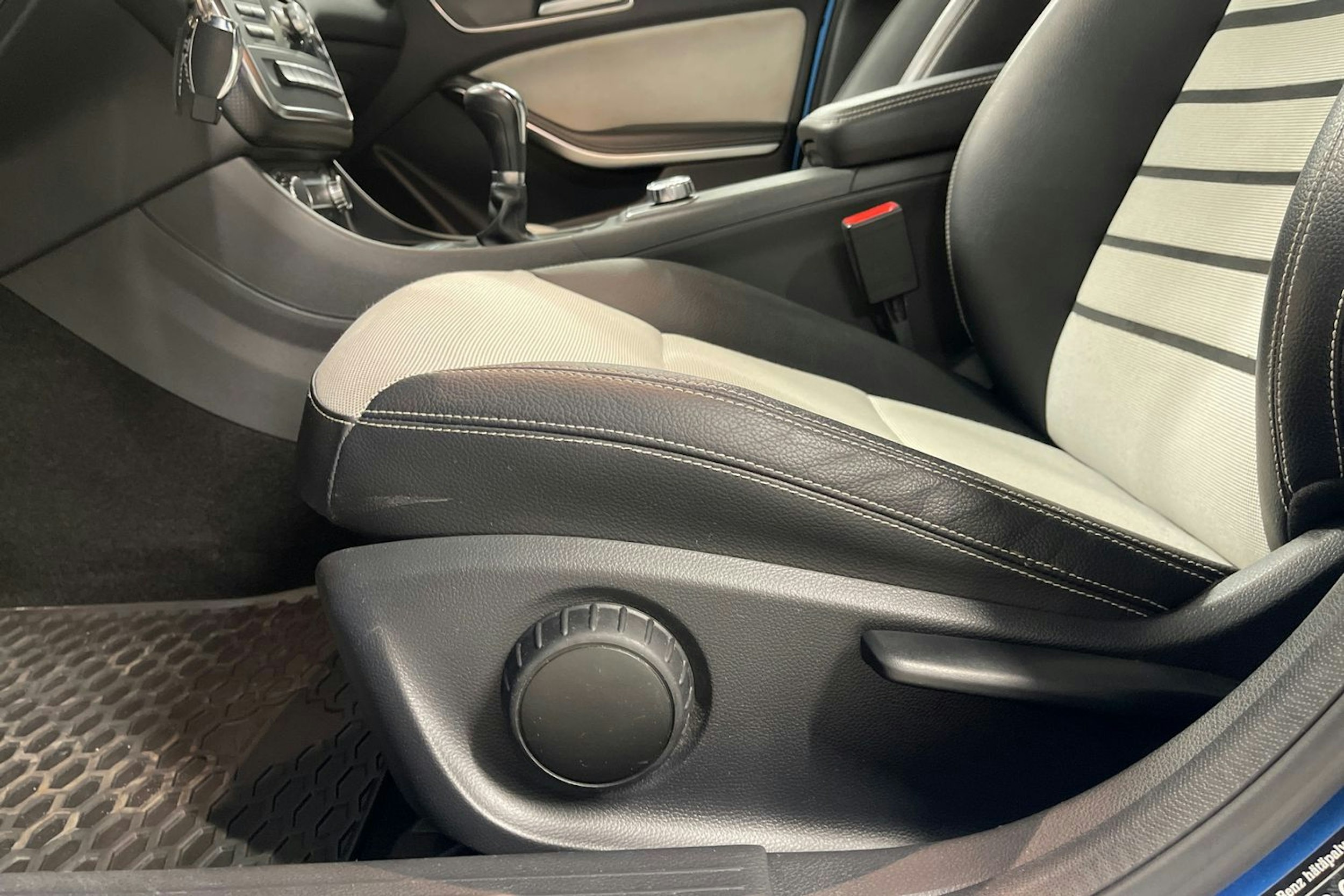 sininen Mercedes-Benz A 2013 kuva 14.