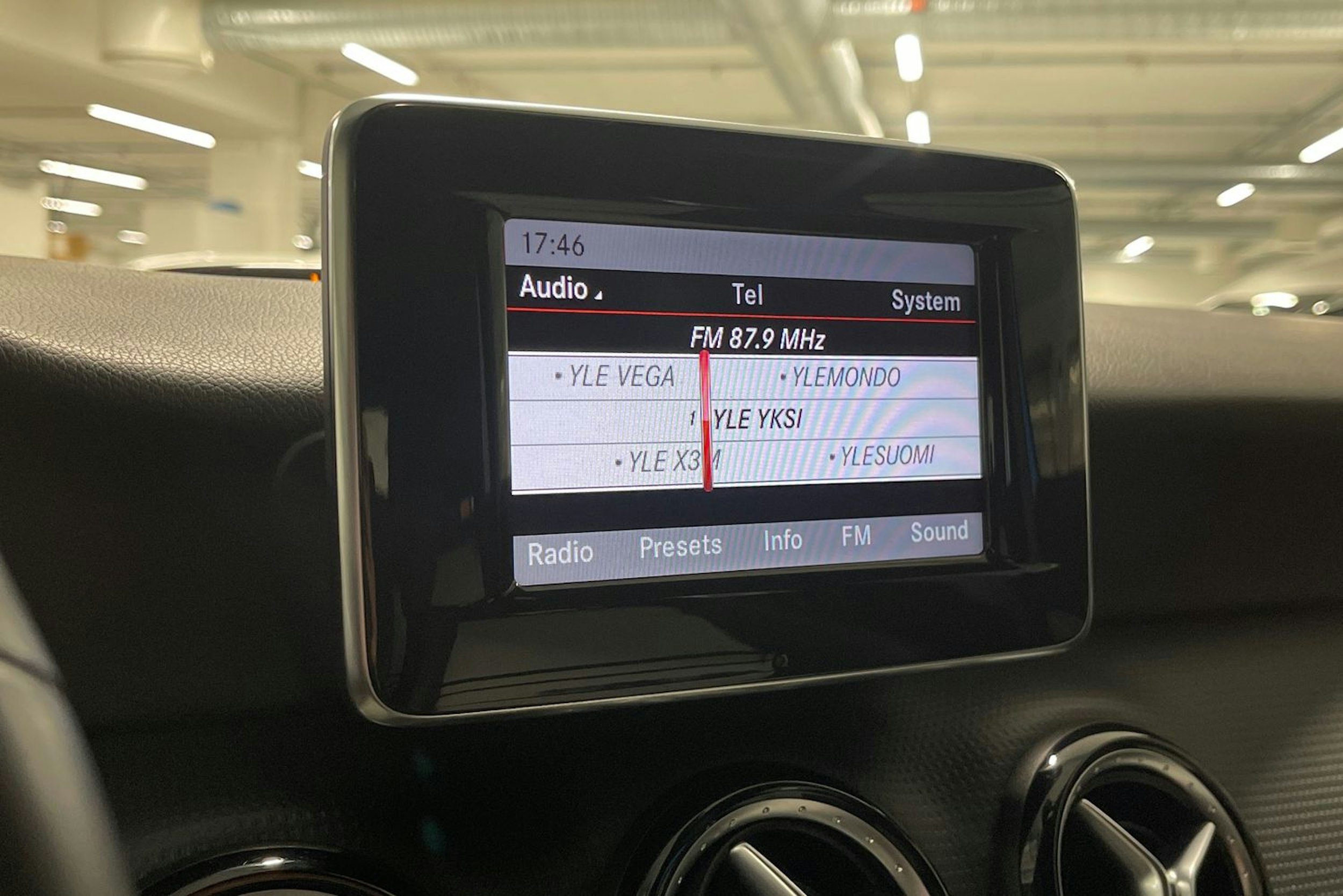 sininen Mercedes-Benz A 2013 kuva 21.