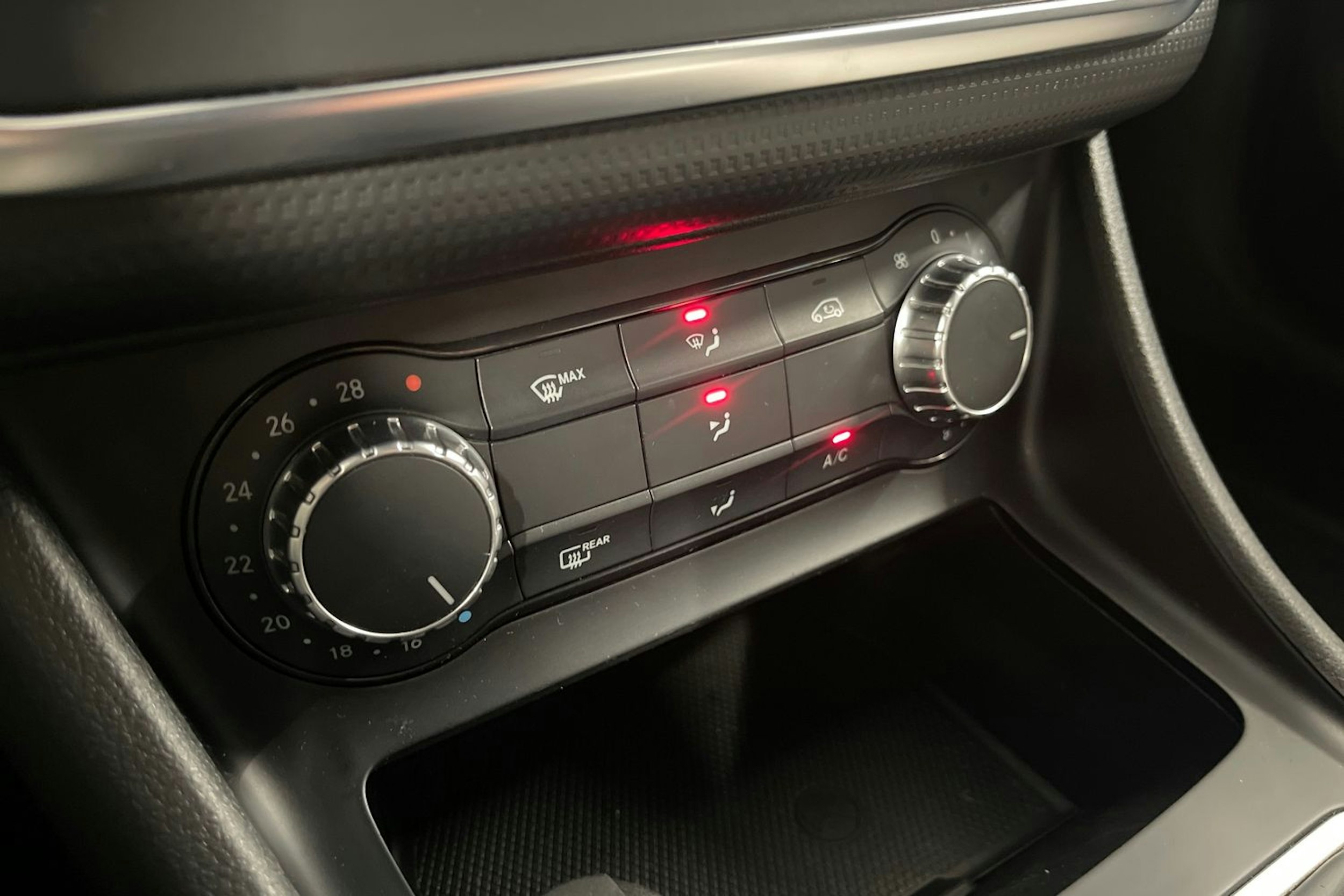 sininen Mercedes-Benz A 2013 kuva 24.