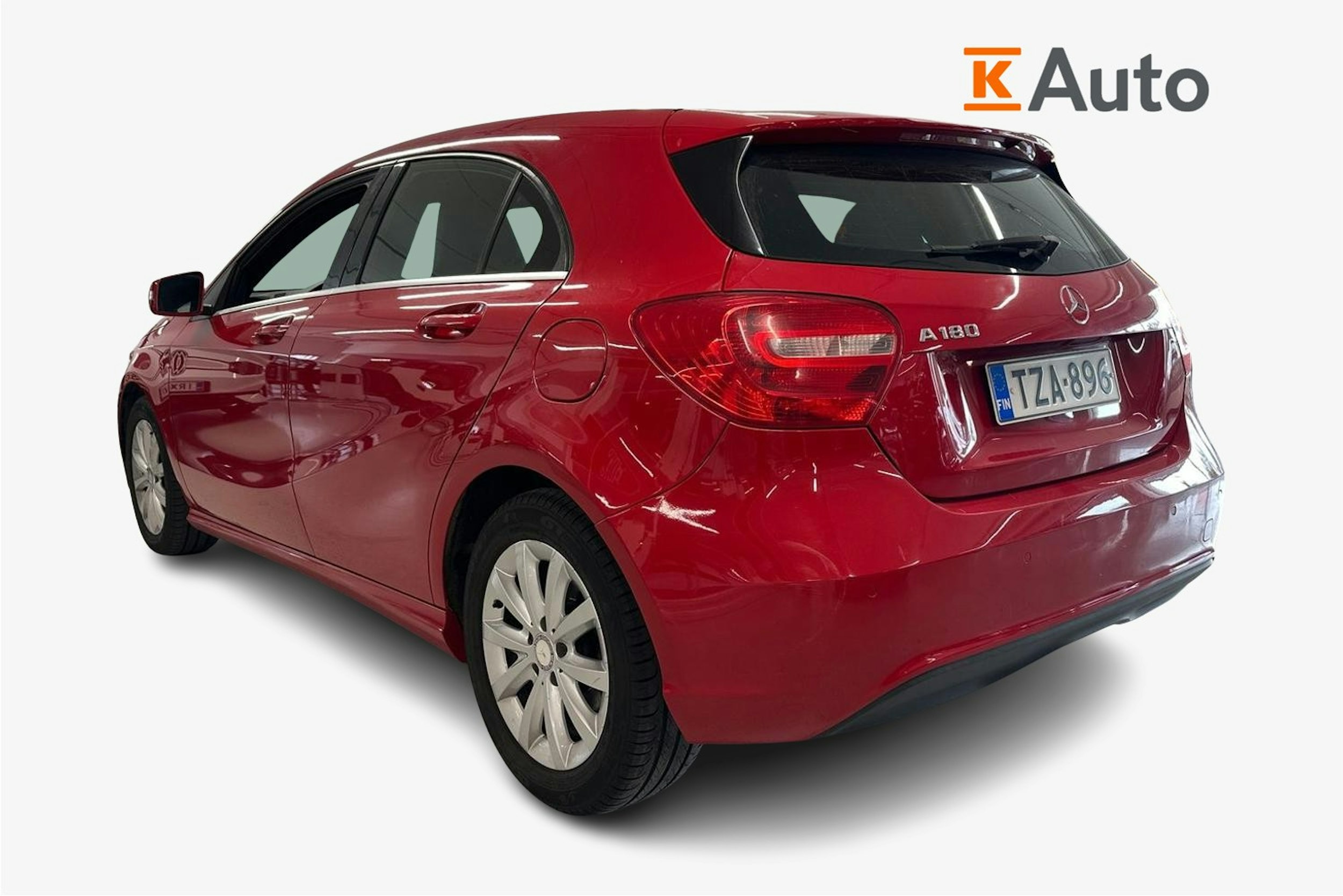 punainen Mercedes-Benz A 2013 kuva 2.