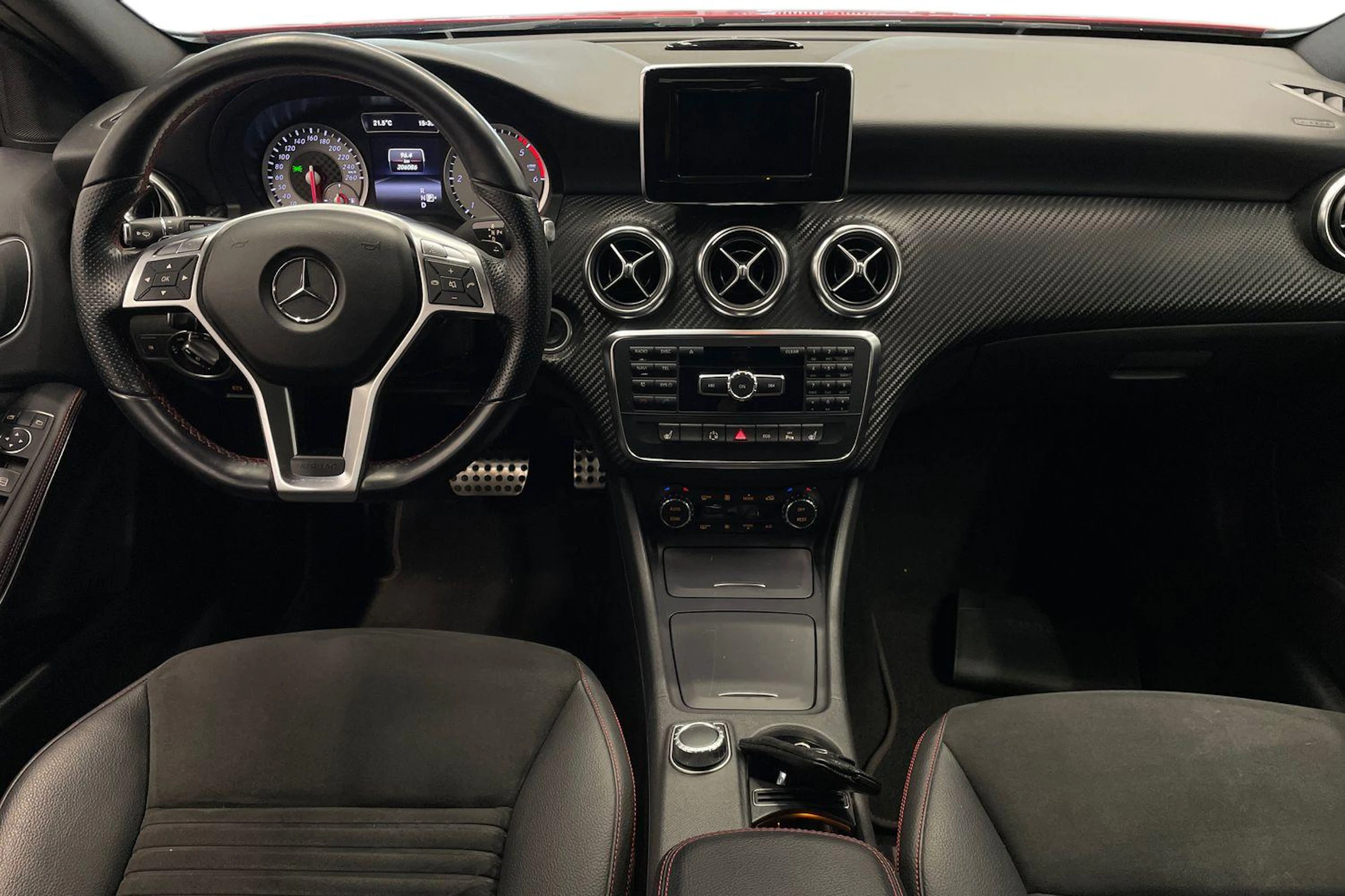 punainen Mercedes-Benz A 2013 kuva 7.