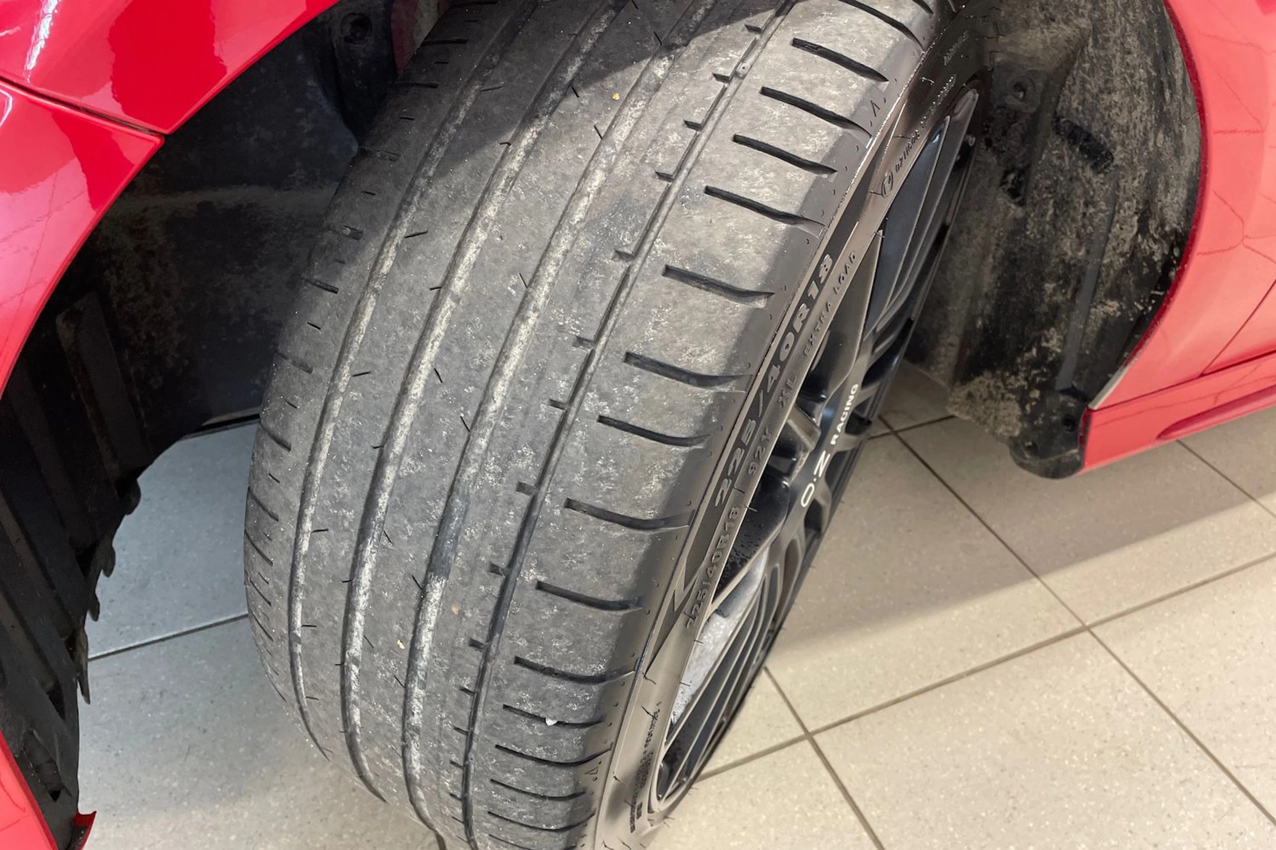 punainen Mercedes-Benz A 2013 kuva 10.