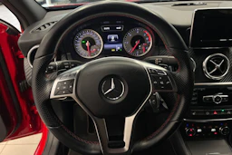 punainen Mercedes-Benz A 2013 kuva 12.