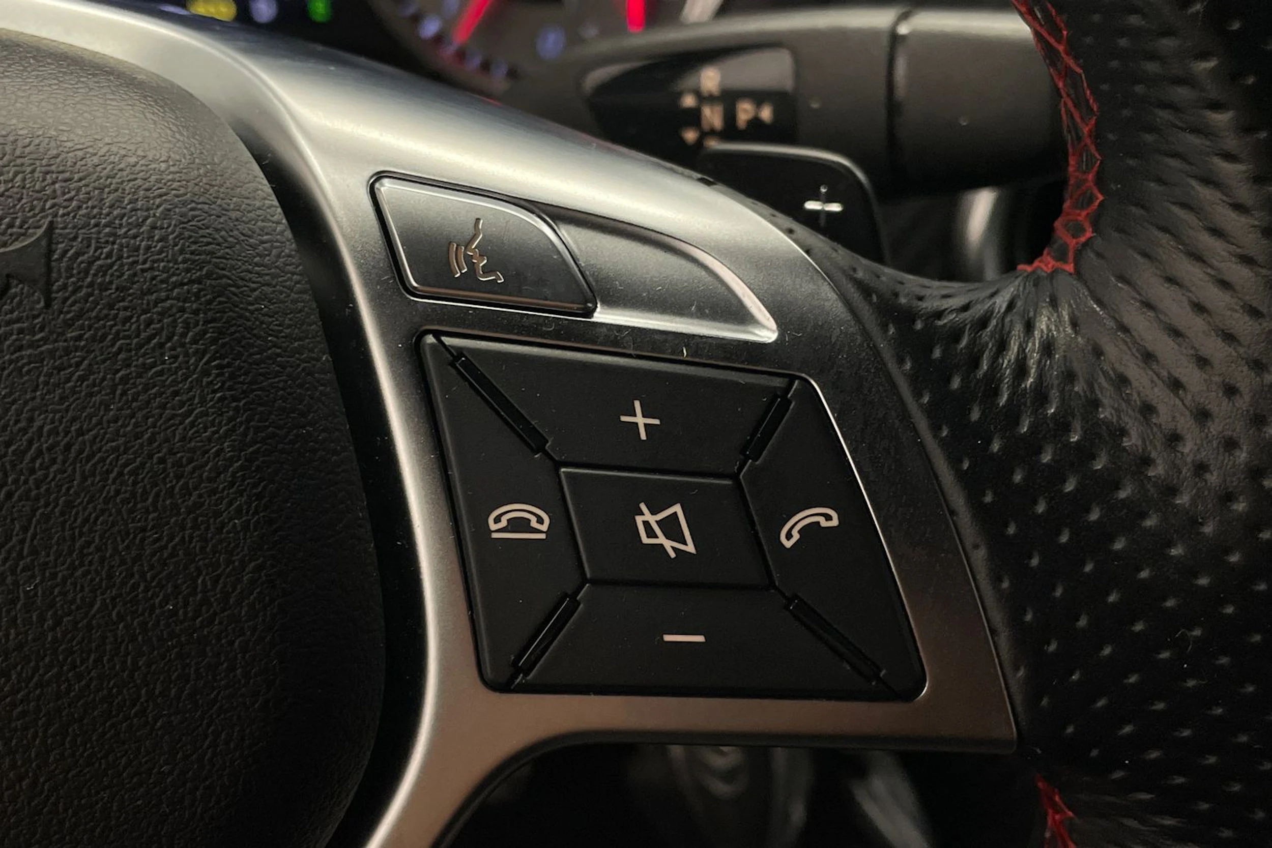 punainen Mercedes-Benz A 2013 kuva 14.
