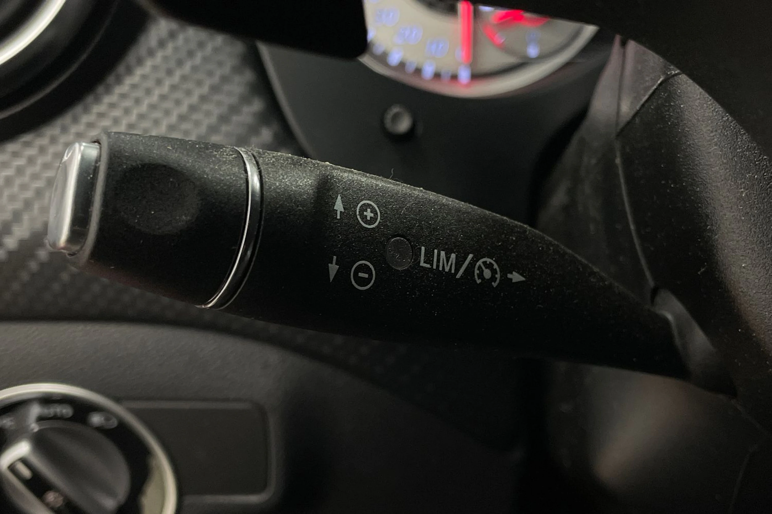 punainen Mercedes-Benz A 2013 kuva 15.
