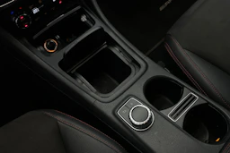 punainen Mercedes-Benz A 2013 kuva 16.