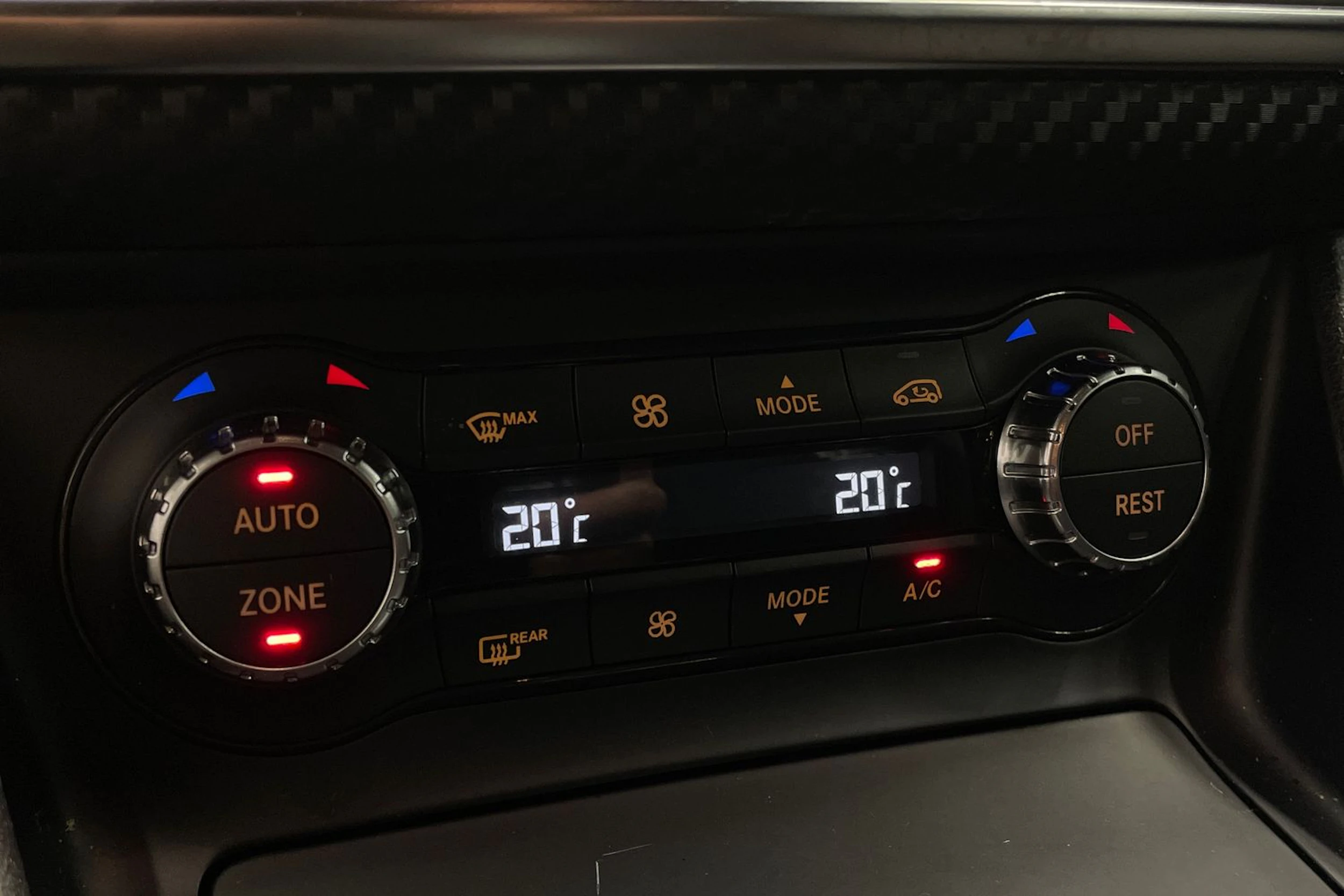 punainen Mercedes-Benz A 2013 kuva 17.