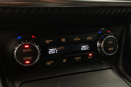 punainen Mercedes-Benz A 2013 kuva 17.