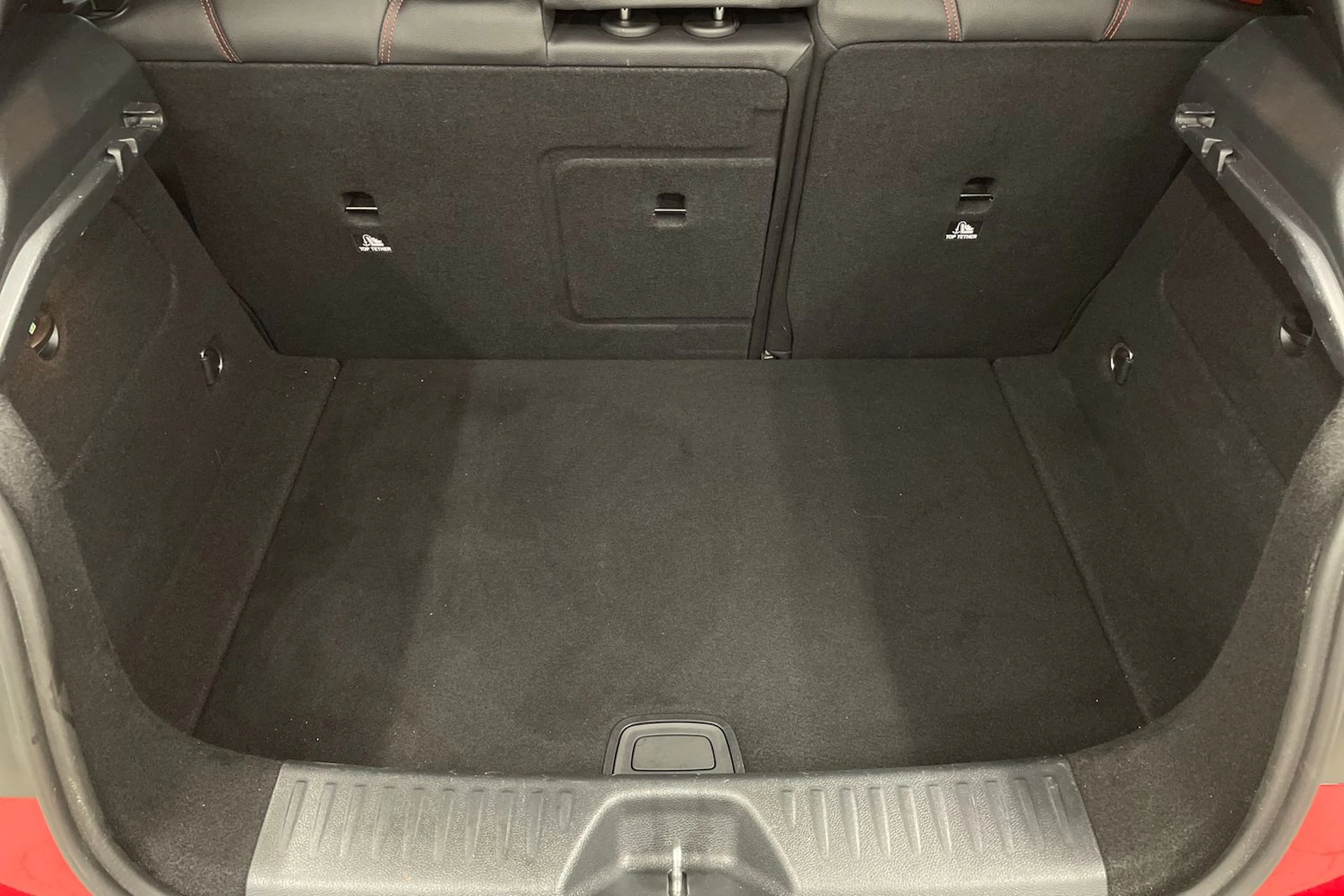 punainen Mercedes-Benz A 2013 kuva 20.