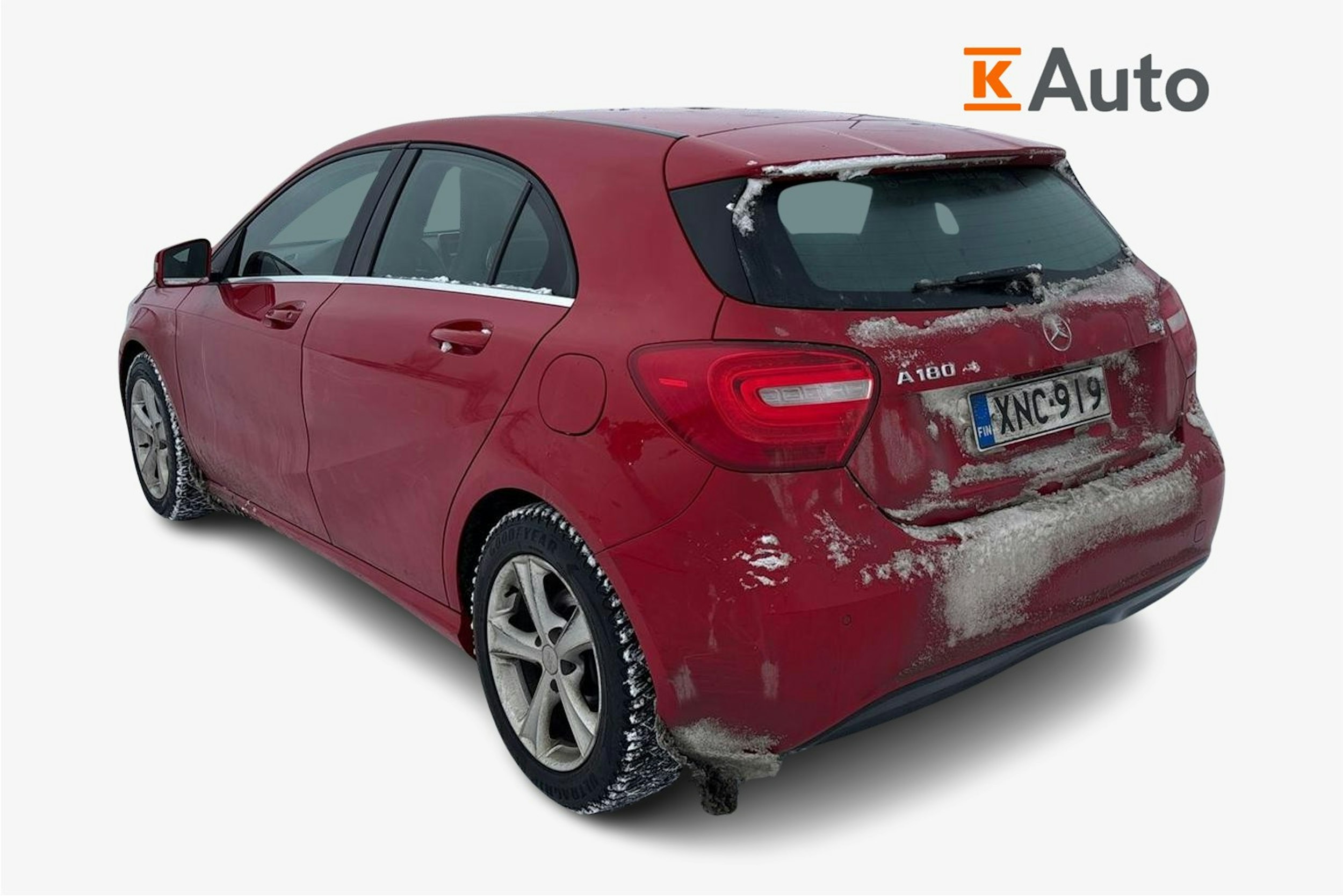 Punainen Mercedes-Benz A 2013 kuva 2.