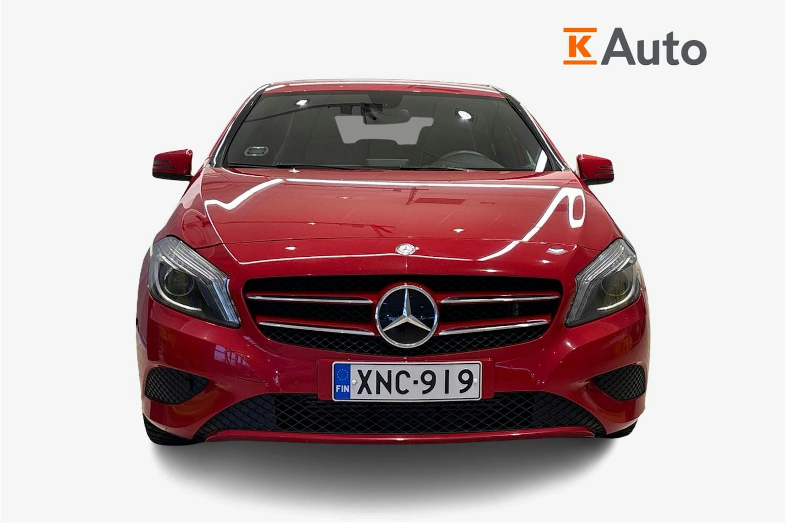 Punainen Mercedes-Benz A 2013 kuva 5.