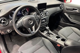 Punainen Mercedes-Benz A 2013 kuva 7.