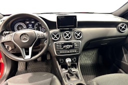 Punainen Mercedes-Benz A 2013 kuva 9.
