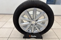 Punainen Mercedes-Benz A 2013 kuva 14.