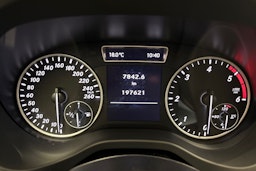 Punainen Mercedes-Benz A 2013 kuva 16.