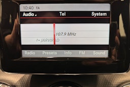 Punainen Mercedes-Benz A 2013 kuva 17.