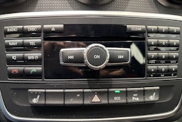 Punainen Mercedes-Benz A 2013 kuva 19.