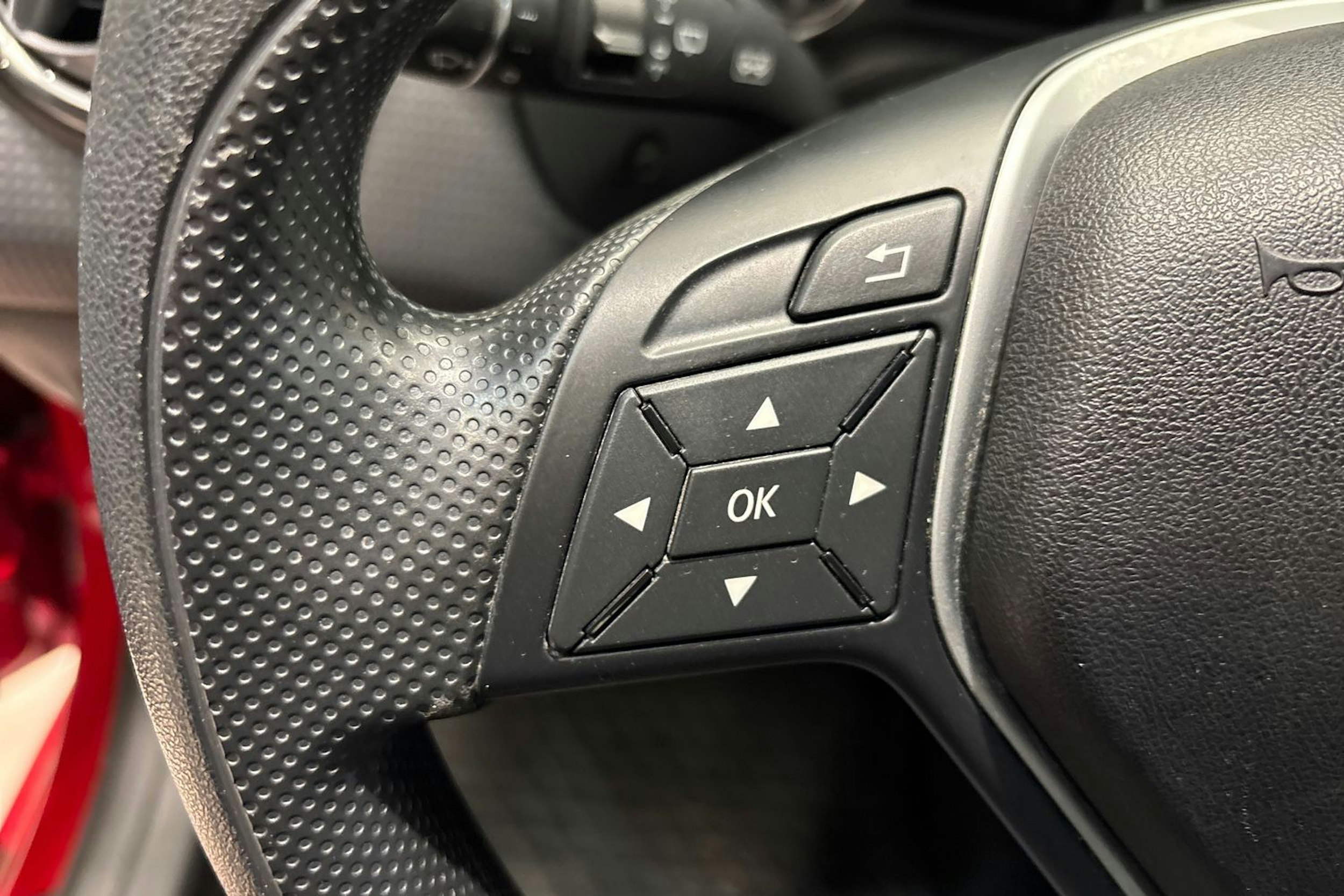 Punainen Mercedes-Benz A 2013 kuva 22.