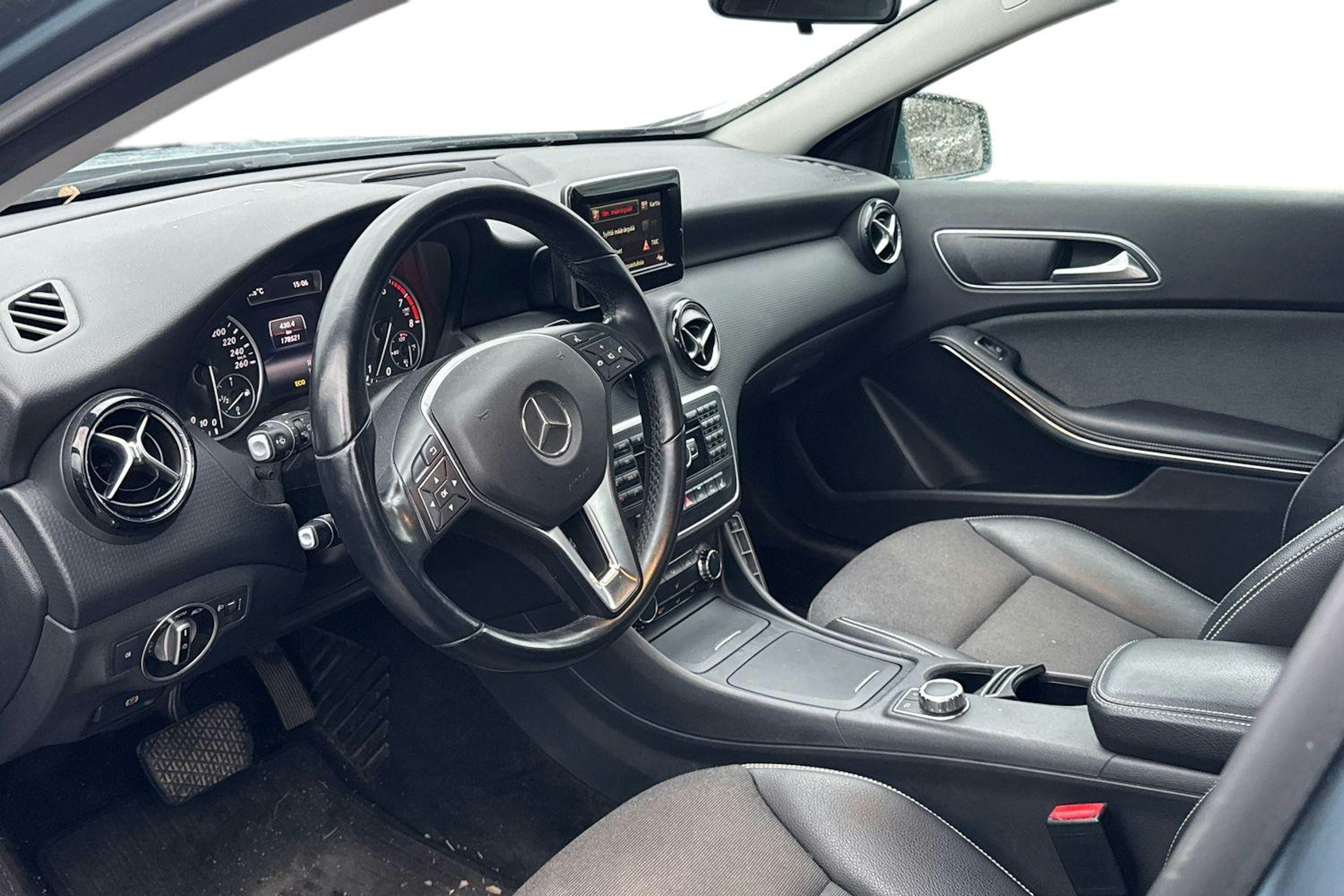 Sininen Mercedes-Benz A 2013 kuva 3.