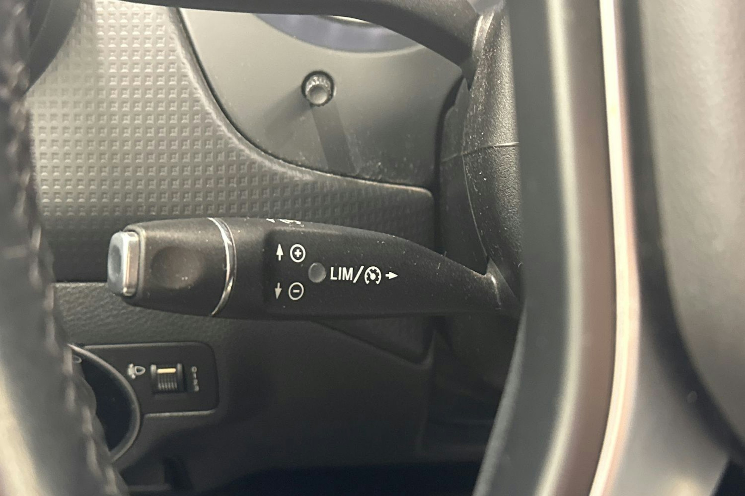 Sininen Mercedes-Benz A 2013 kuva 14.