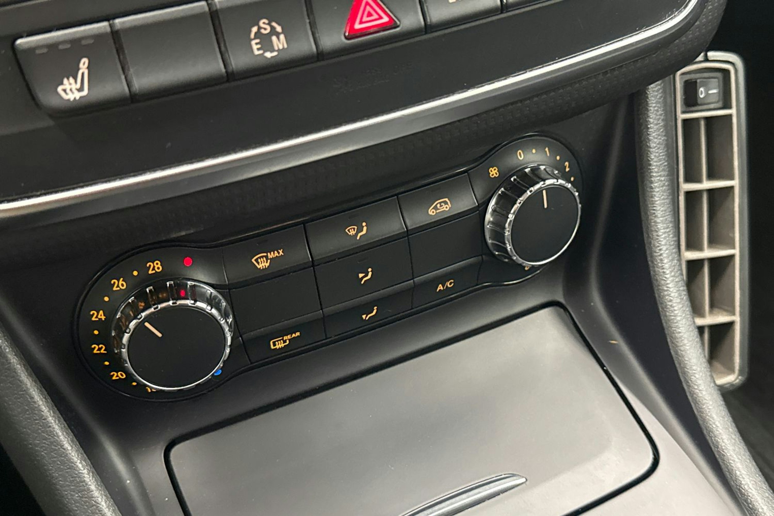 Sininen Mercedes-Benz A 2013 kuva 17.