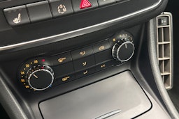 Sininen Mercedes-Benz A 2013 kuva 17.