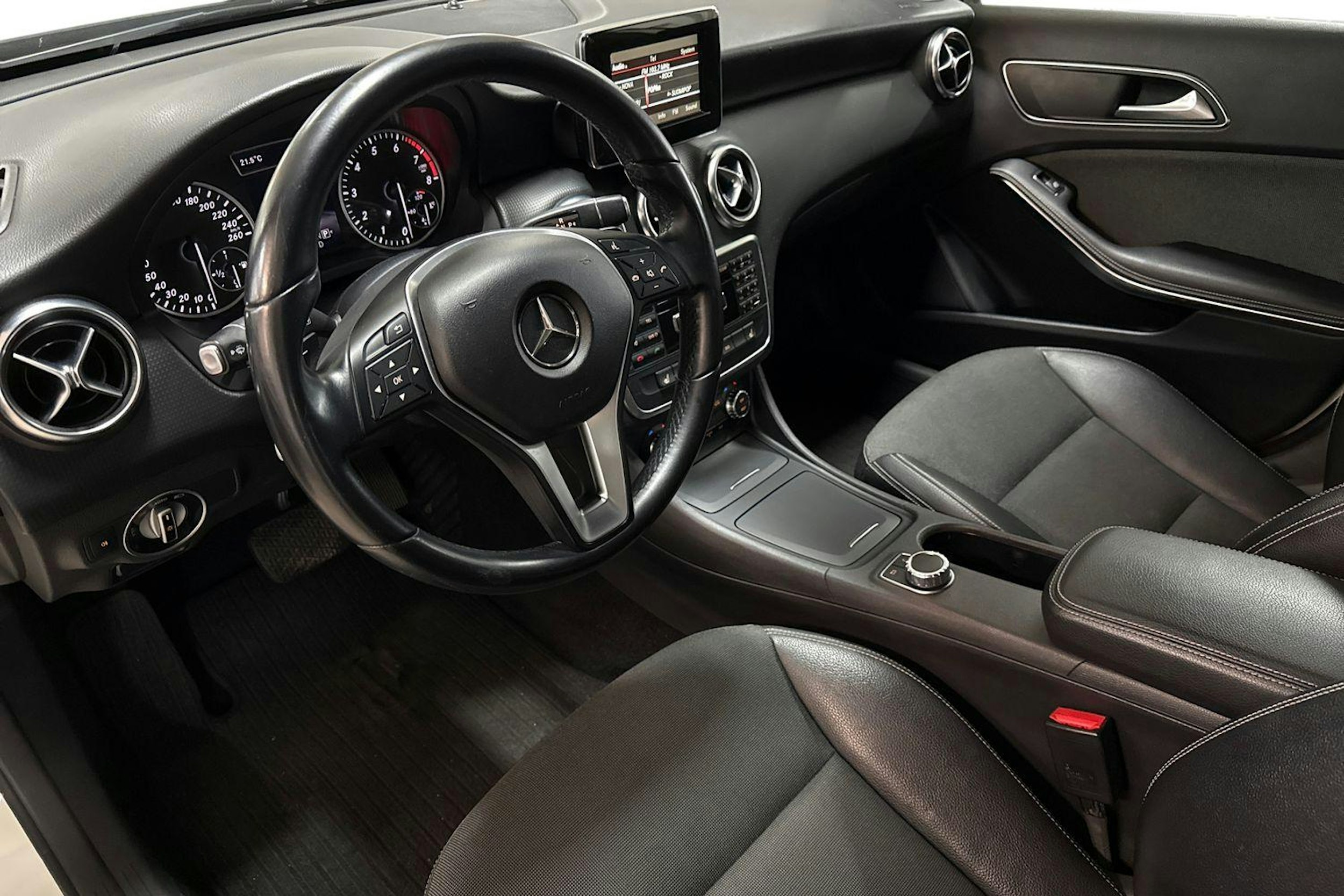 Valkoinen Mercedes-Benz A 2014 kuva 7.