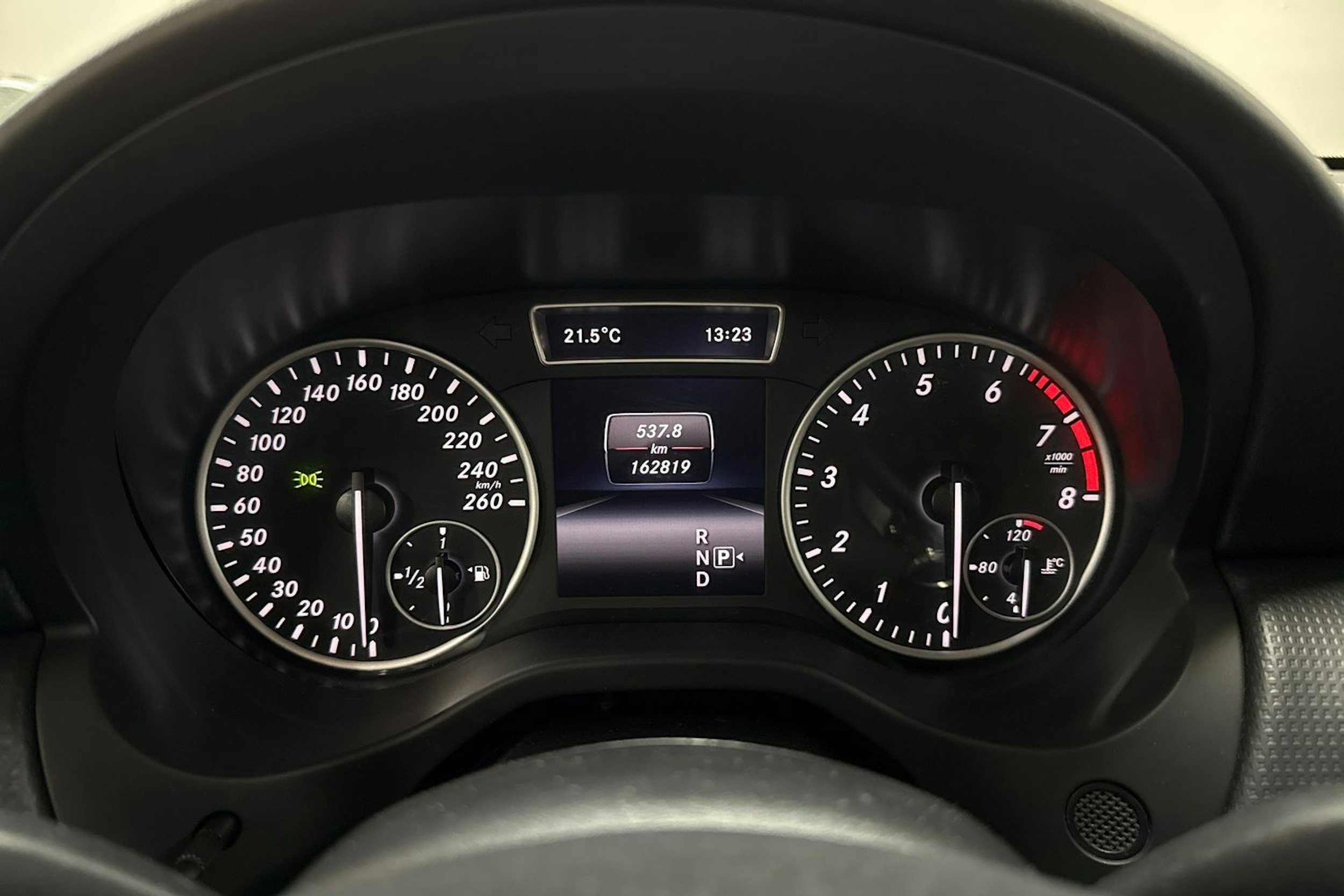 Valkoinen Mercedes-Benz A 2014 kuva 17.