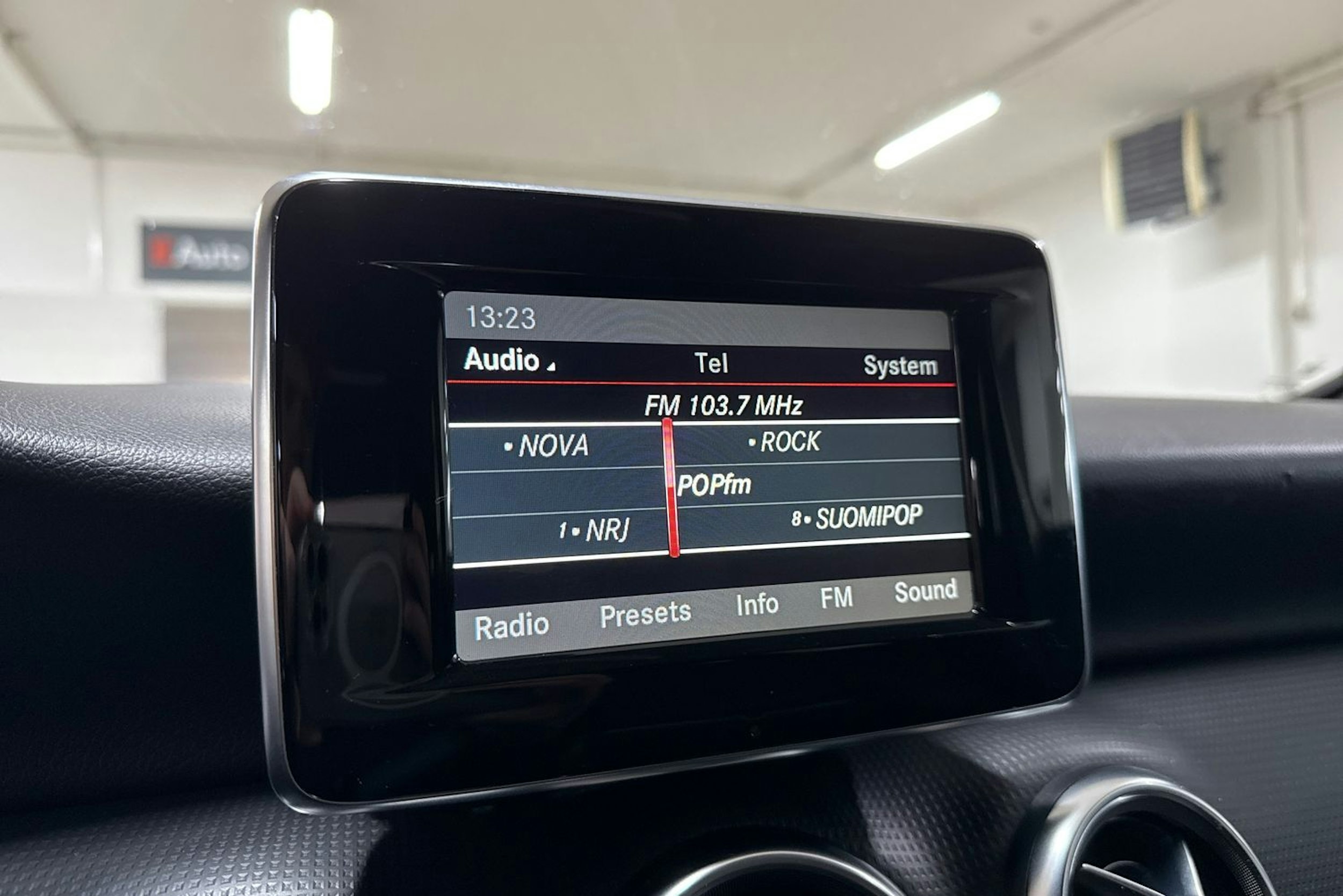 Valkoinen Mercedes-Benz A 2014 kuva 18.