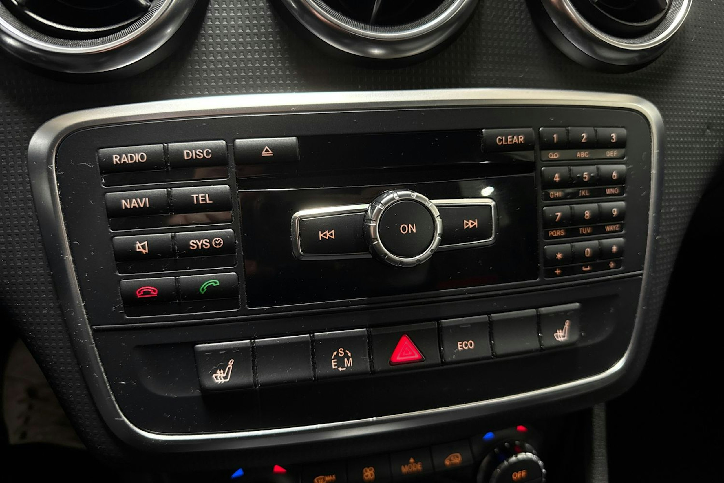 Valkoinen Mercedes-Benz A 2014 kuva 20.
