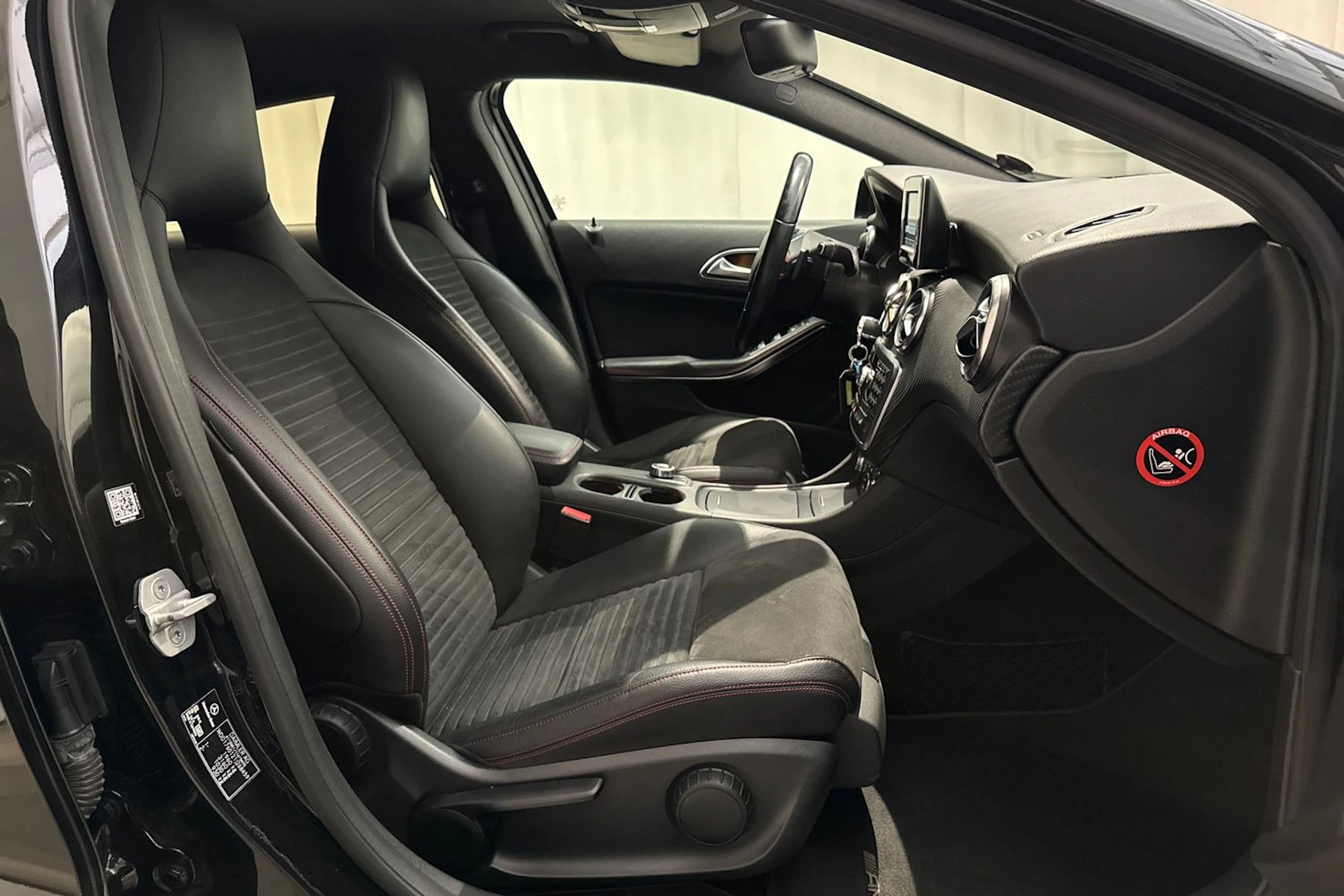 musta Mercedes-Benz A 2014 kuva 13.