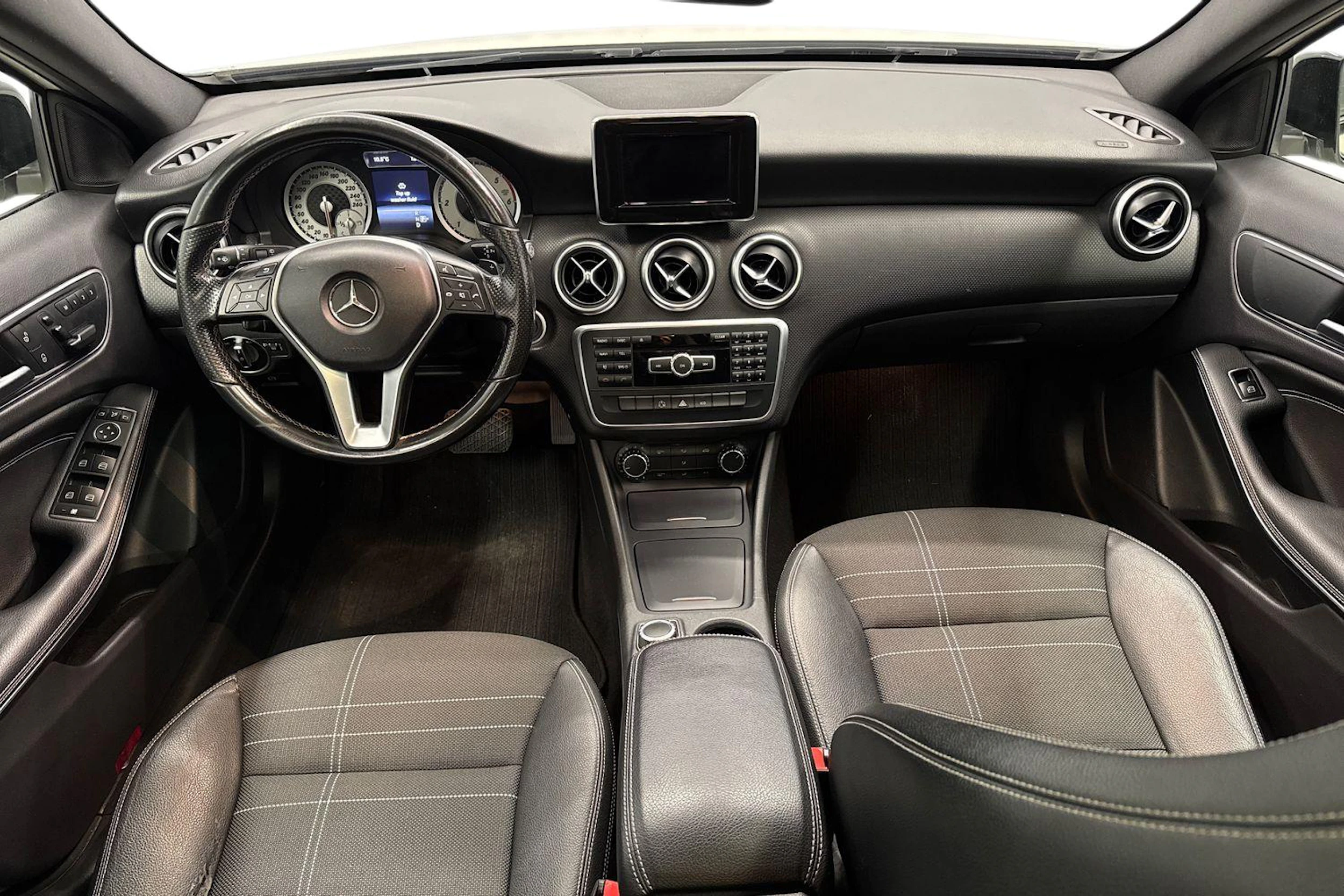 valkoinen Mercedes-Benz A 2014 kuva 7.
