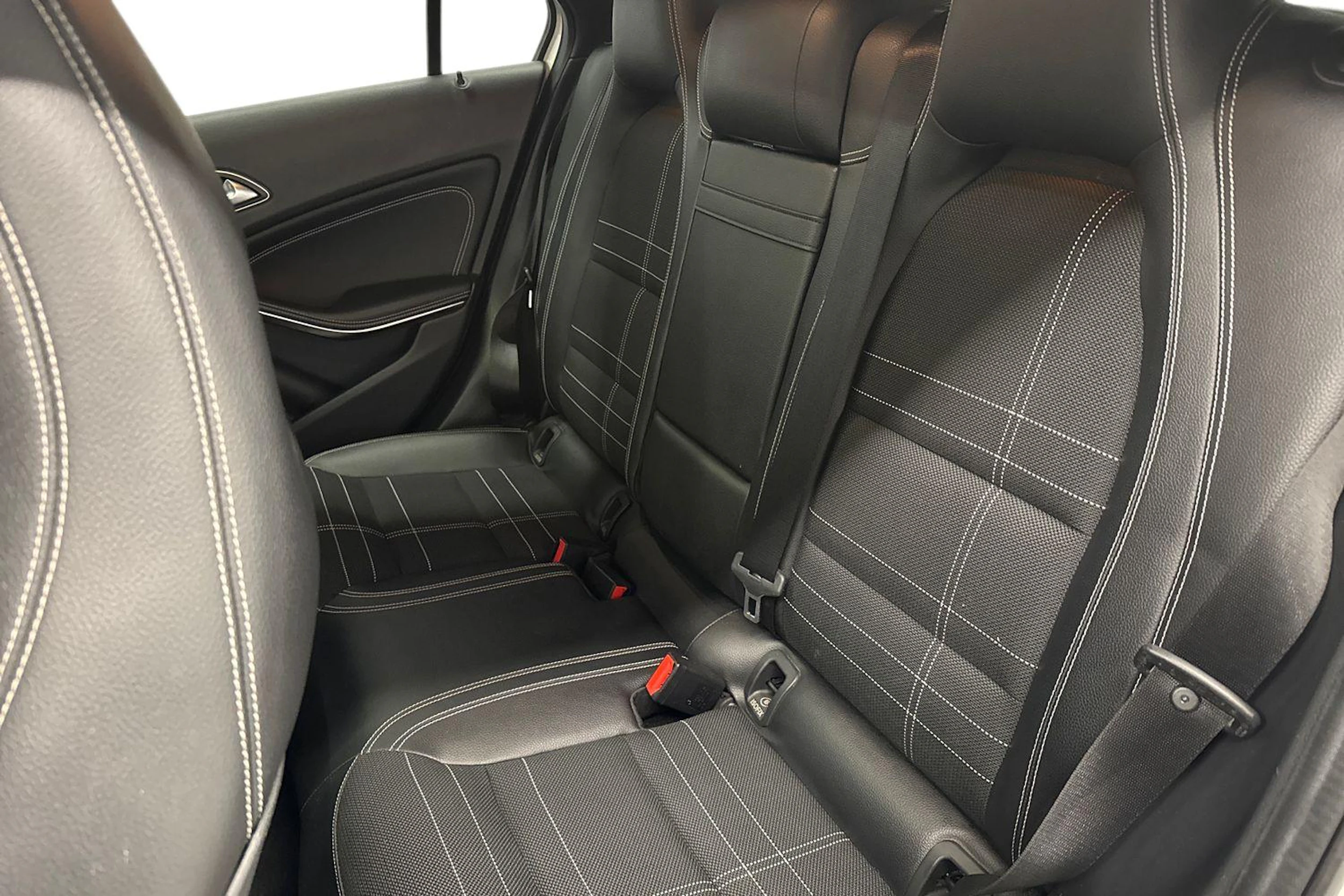 valkoinen Mercedes-Benz A 2014 kuva 8.