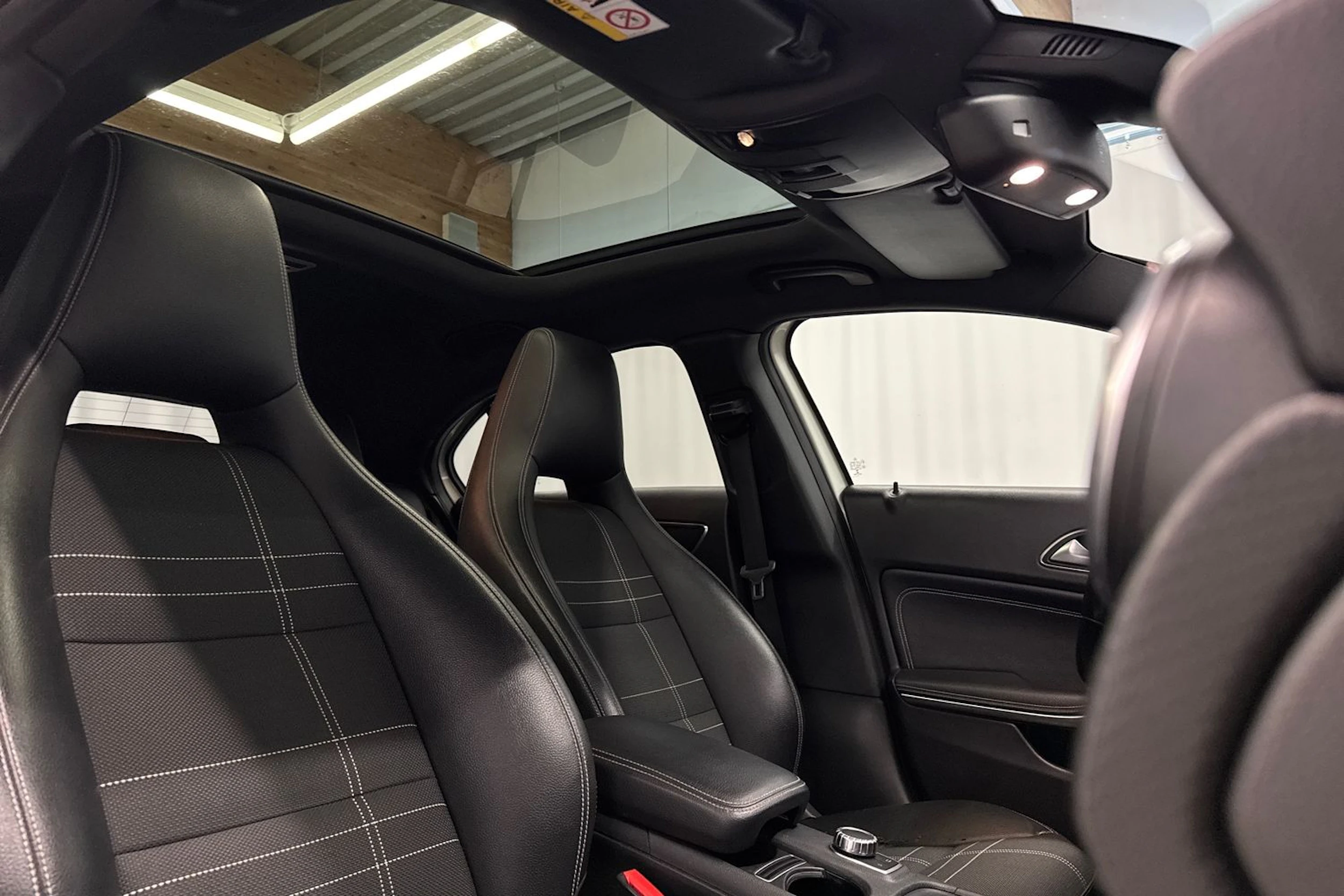 valkoinen Mercedes-Benz A 2014 kuva 12.