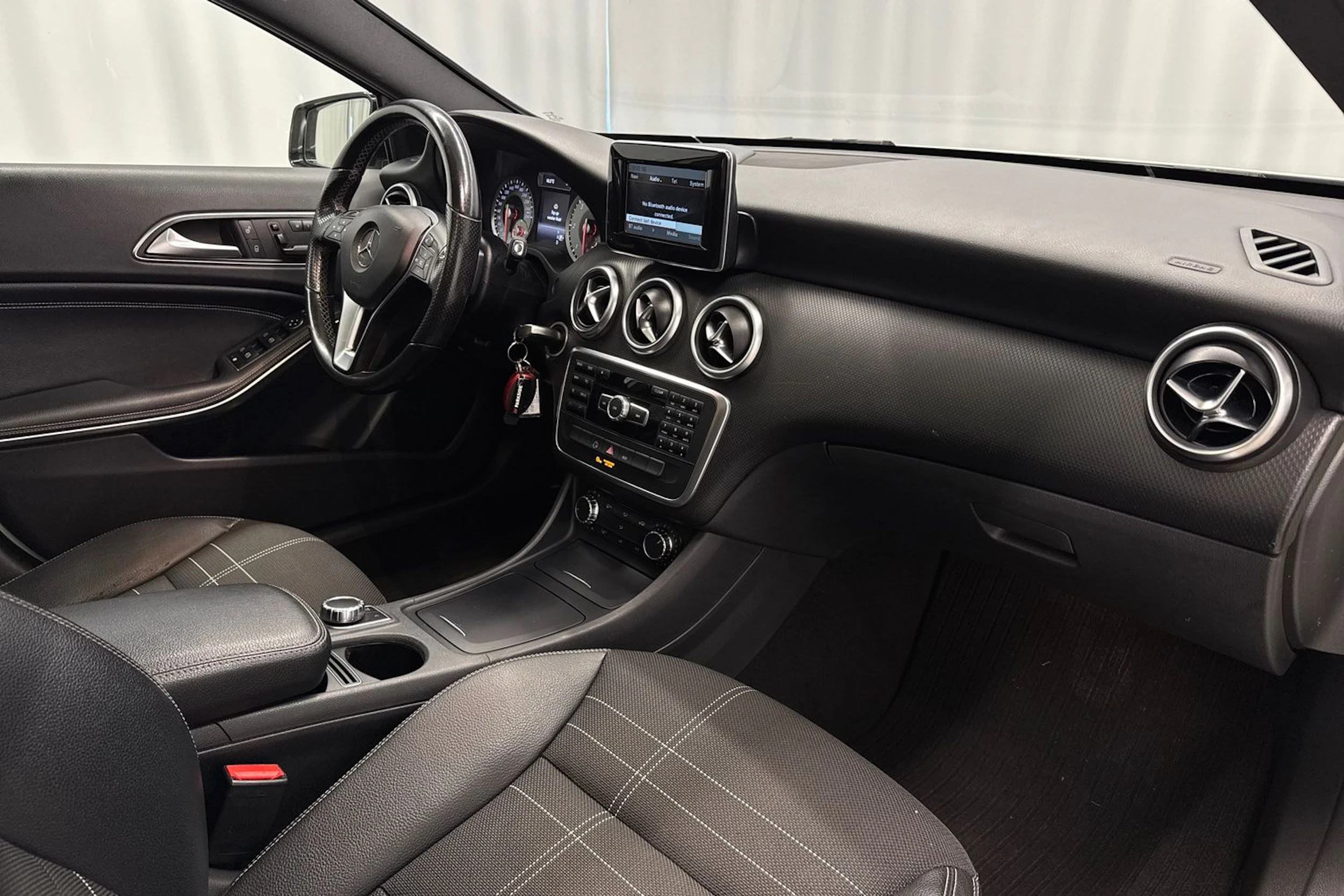 valkoinen Mercedes-Benz A 2014 kuva 14.