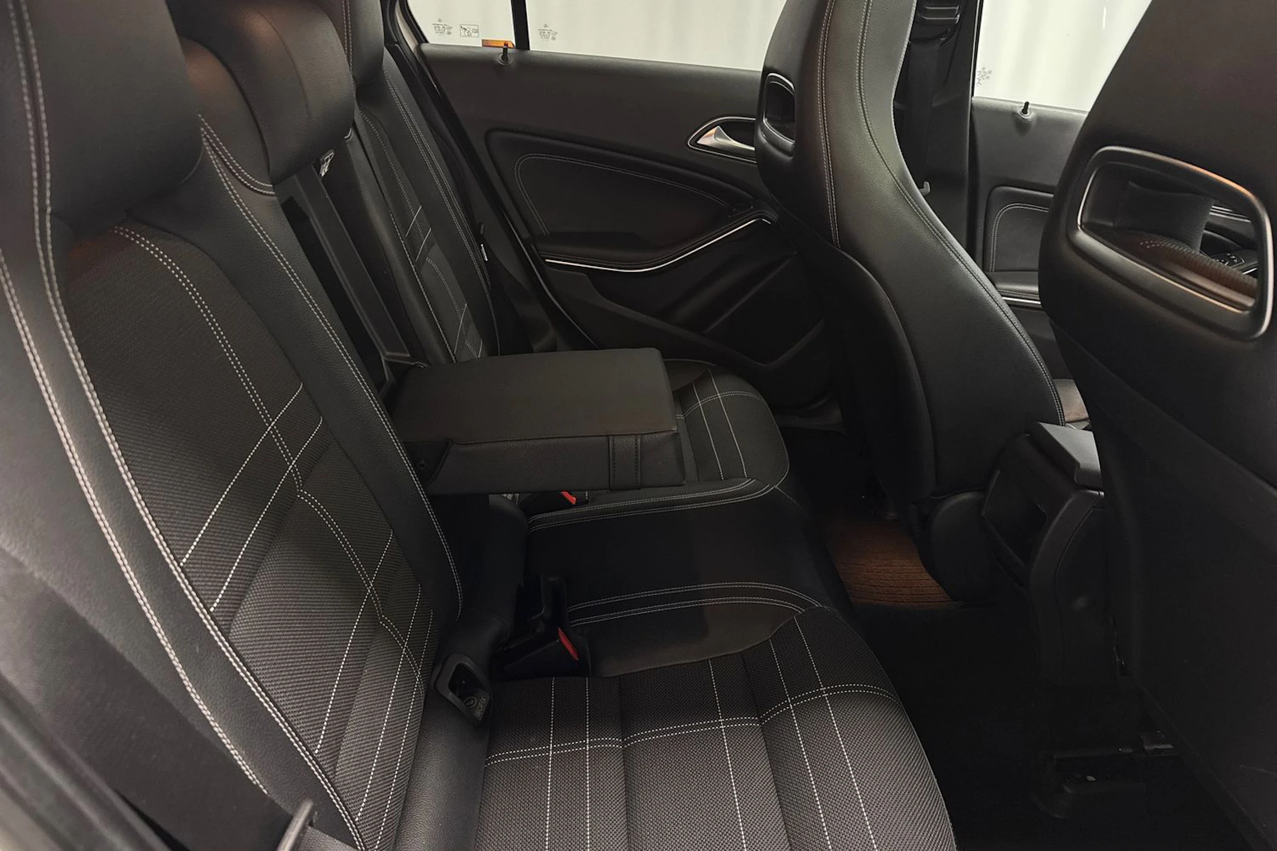 valkoinen Mercedes-Benz A 2014 kuva 15.