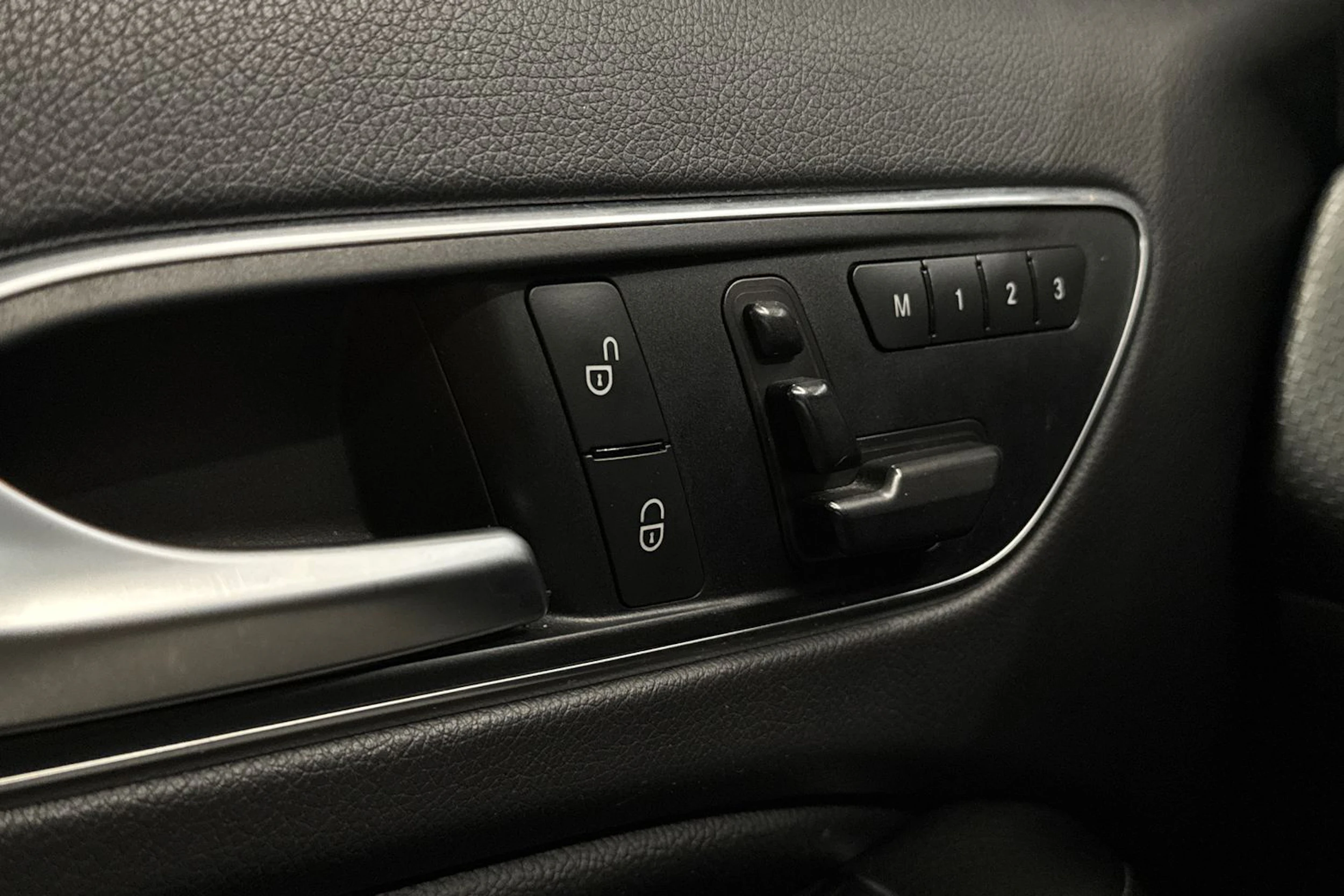valkoinen Mercedes-Benz A 2014 kuva 17.