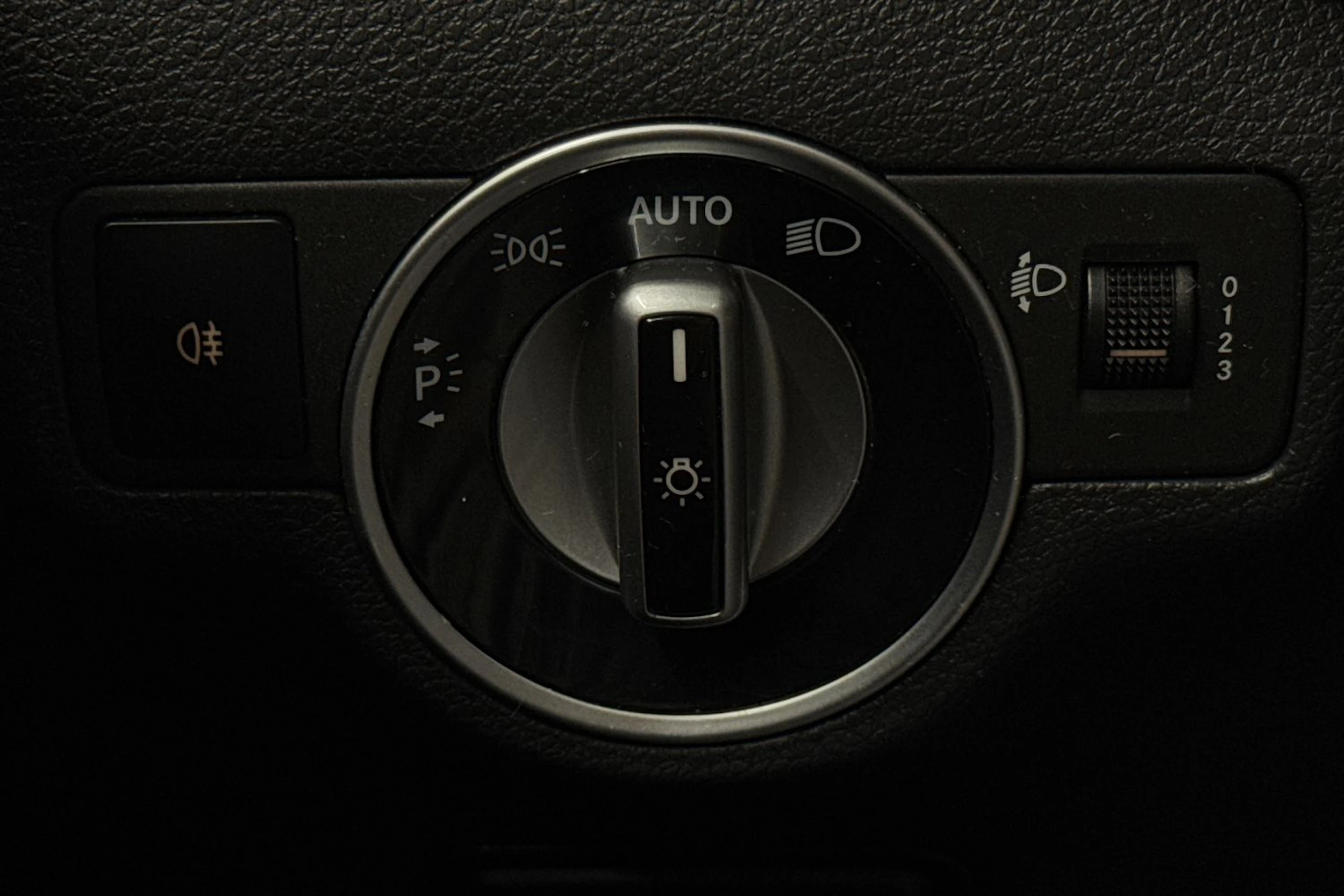 valkoinen Mercedes-Benz A 2014 kuva 19.