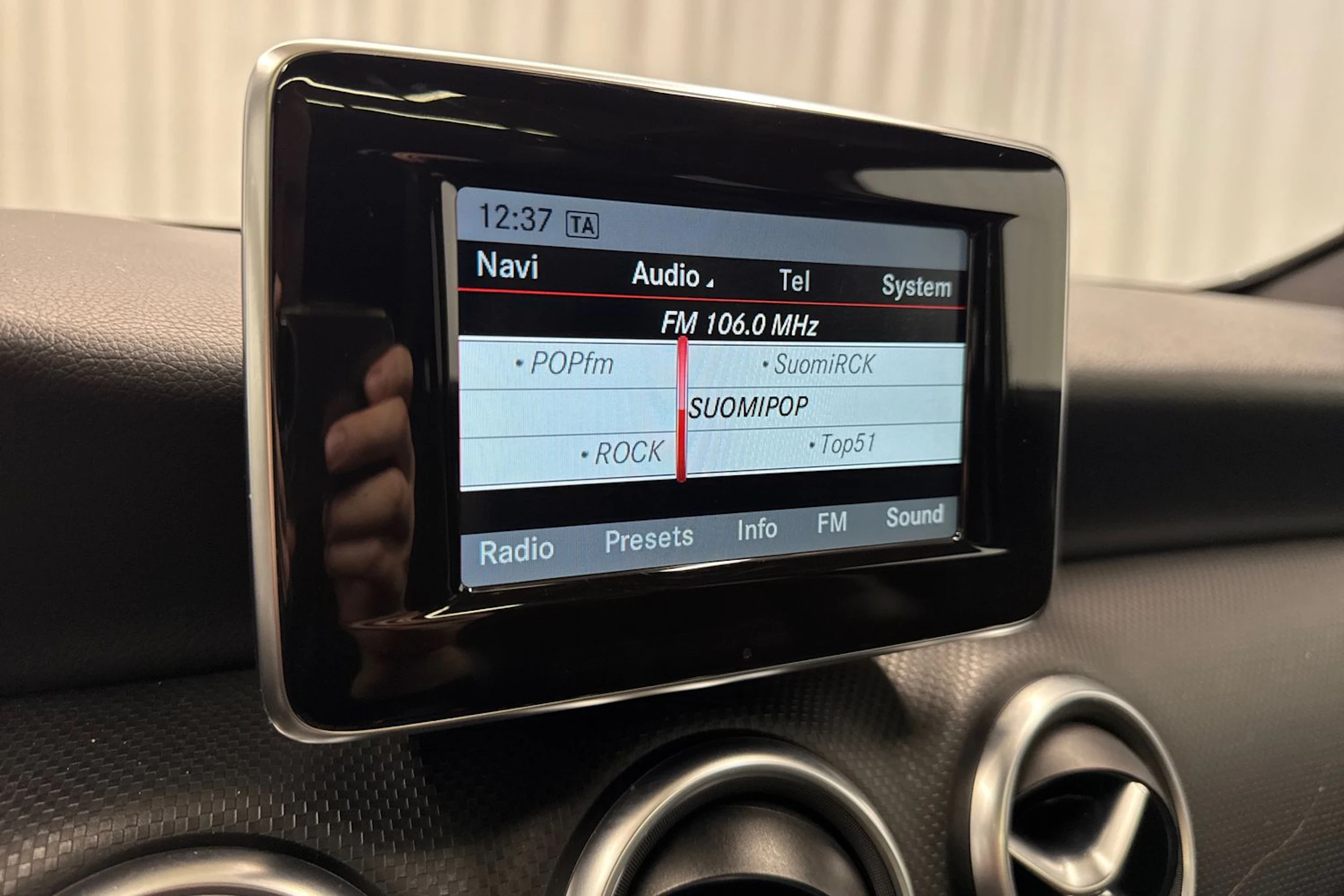 valkoinen Mercedes-Benz A 2014 kuva 25.