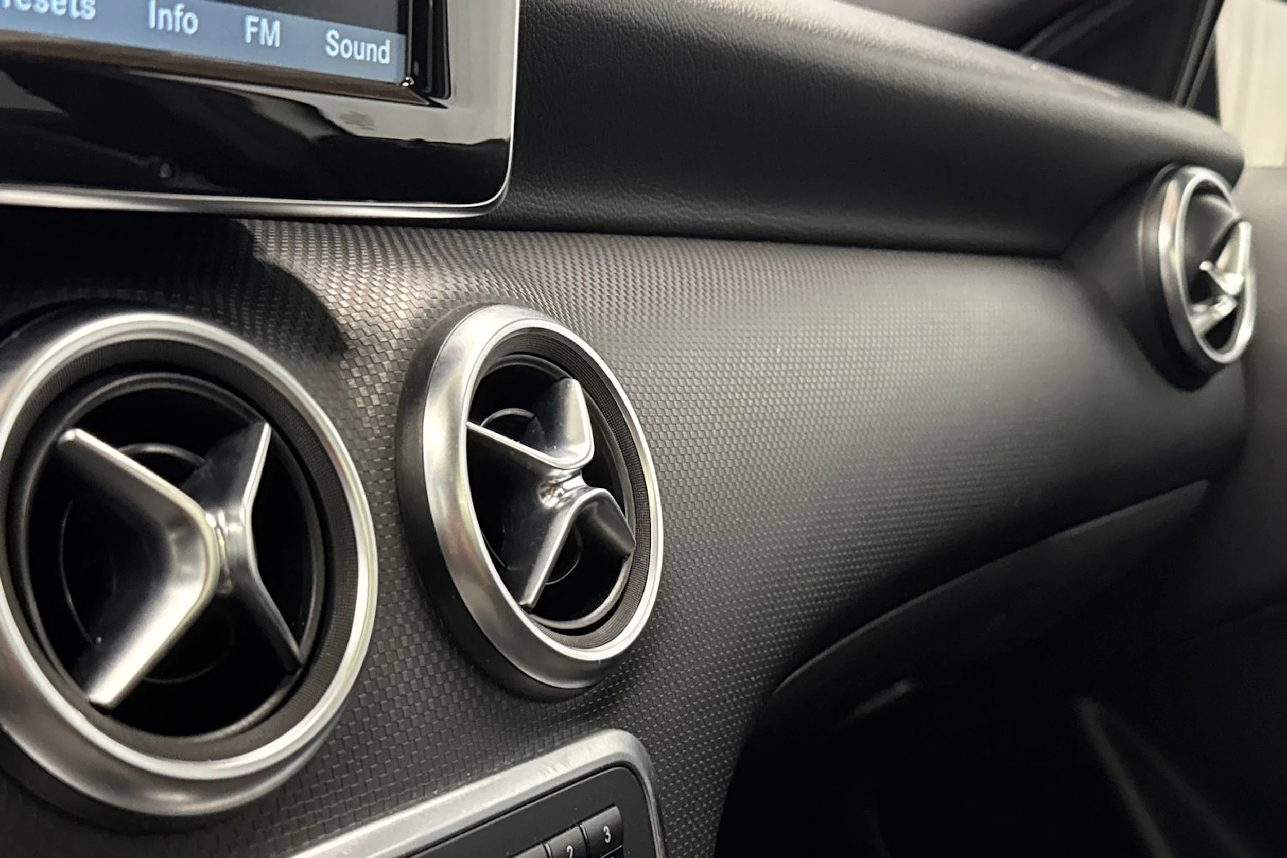 valkoinen Mercedes-Benz A 2014 kuva 28.